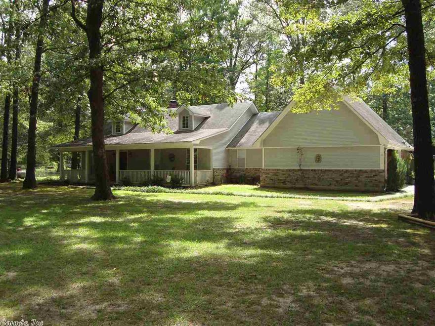 Very nice home on large 1.0 acre fenced lot. New interior paint, new granite countertops in kitchen and baths, new light fixtures. Large covered rear porch, front porch, balcony deck, and dog run are some of the exterior features. Hardwood, ceramic tile flooring.