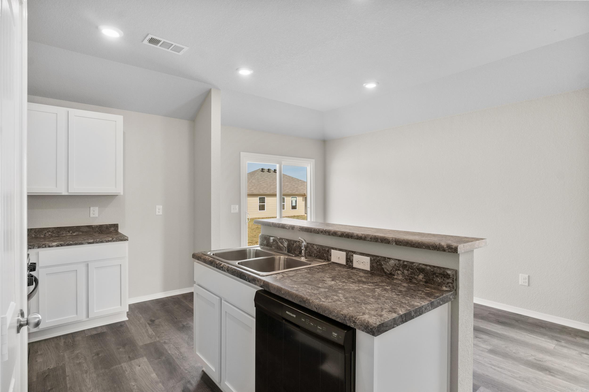 DEERFIELD ESTATES - Residential