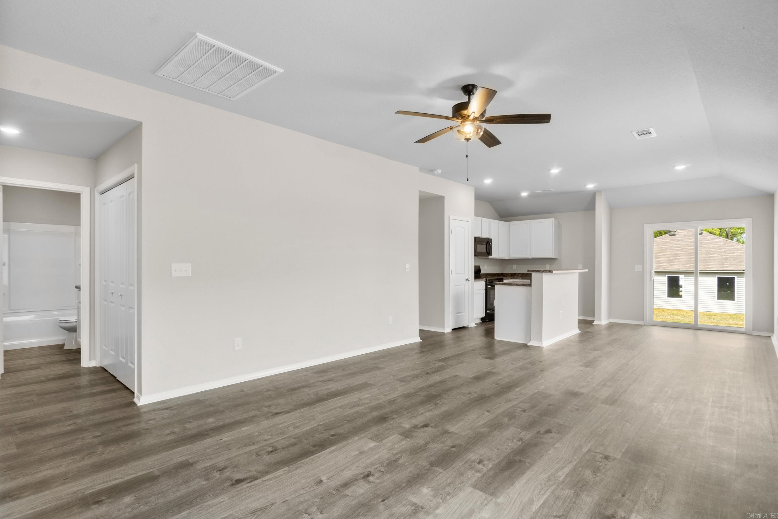 DEERFIELD ESTATES - Residential