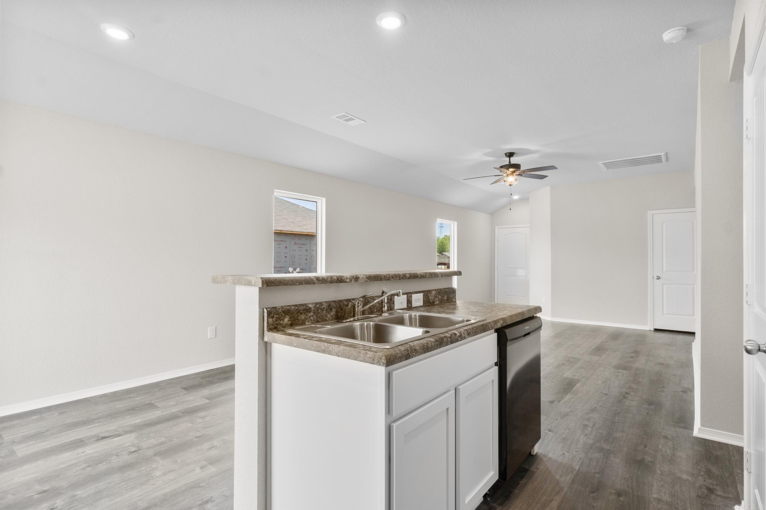 DEERFIELD ESTATES - Residential