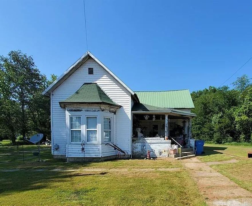 Investor special!  This home sits on a large lot and has a metal roof. With bay windows up front, a deep soaker tub, and a nice covered front porch this home has some great potential!