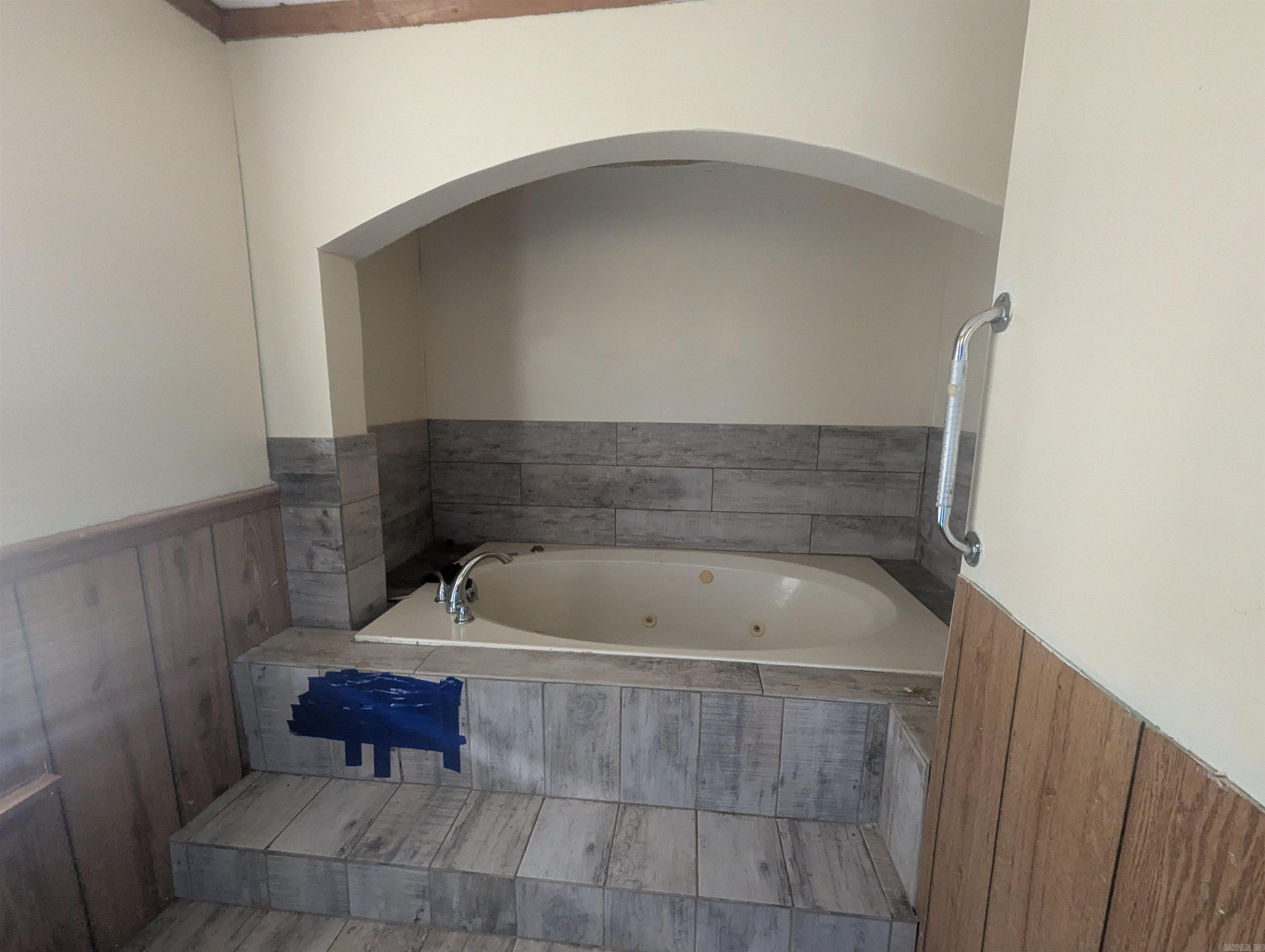 LOONEY - Residential