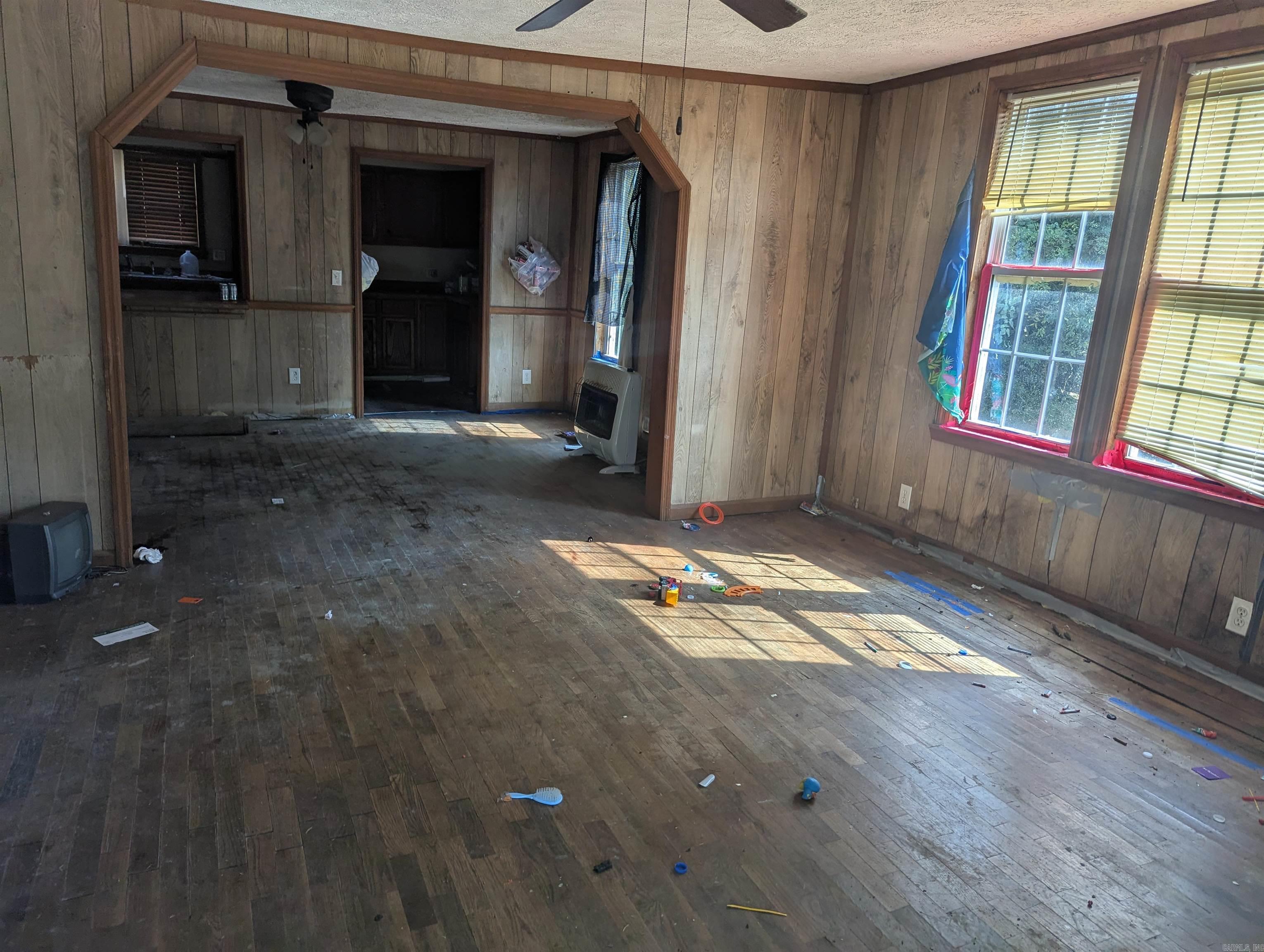 LOONEY - Residential