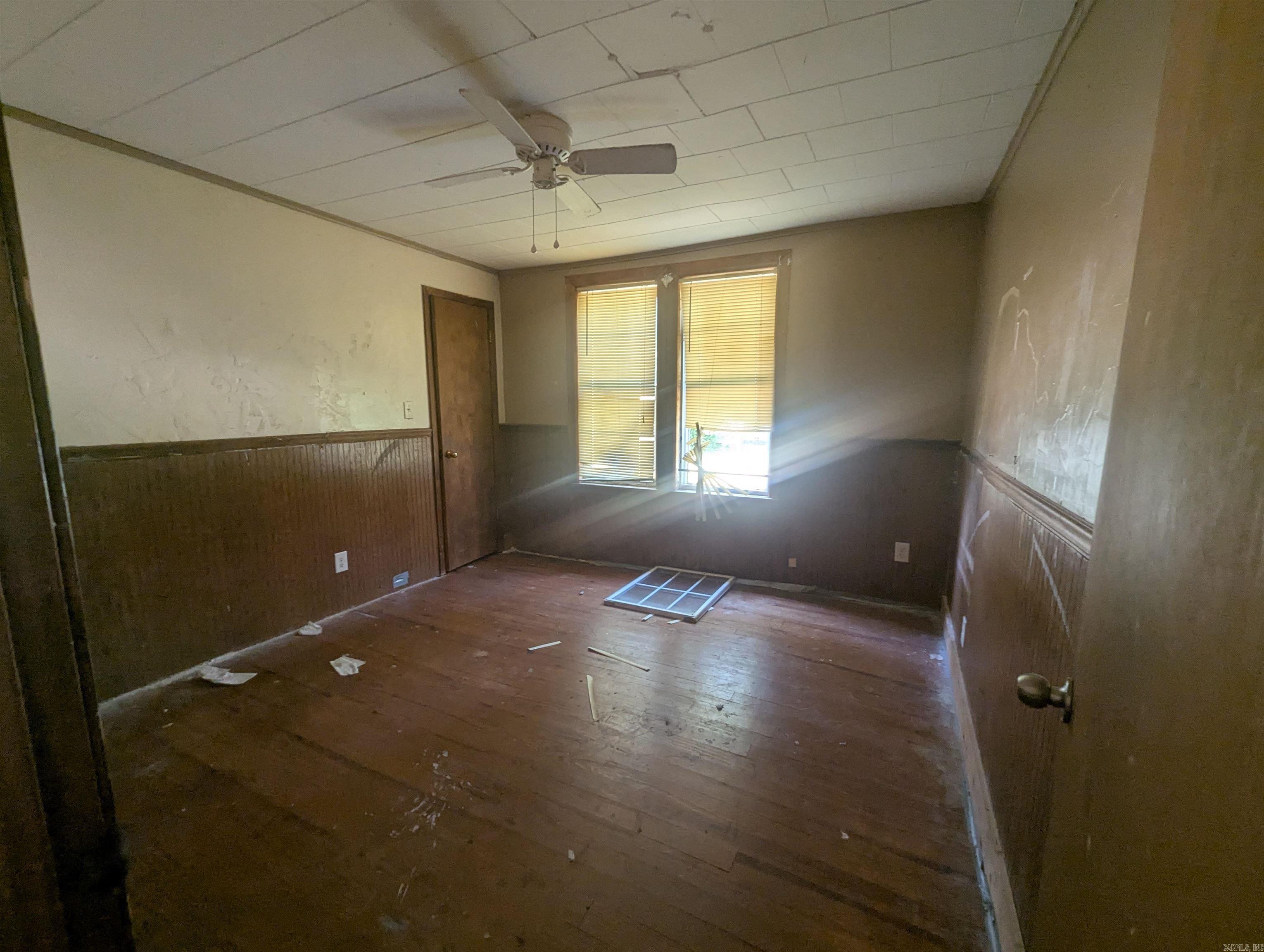 LOONEY - Residential