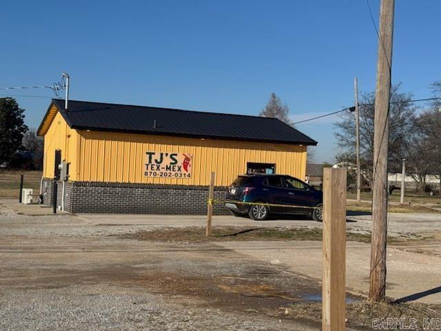1.5 ACRES W/BLDG & LOTS OF OPTIONS!!  1.49 acres m/l with US Highway 67 South frontage. Acreage has road frontage on 3 sides and has a 600 square foot building that currently houses a very popular Tex Mex restaurant for $600 a month. Building was built in 2021 and is open floor plan with half bath. Some equipment conveys. There is also a Japanese Food Truck that rents a spot for $600 a month. Property has 220 electric, city water and city sewer. So many options and so much potential with this high visibility property!
