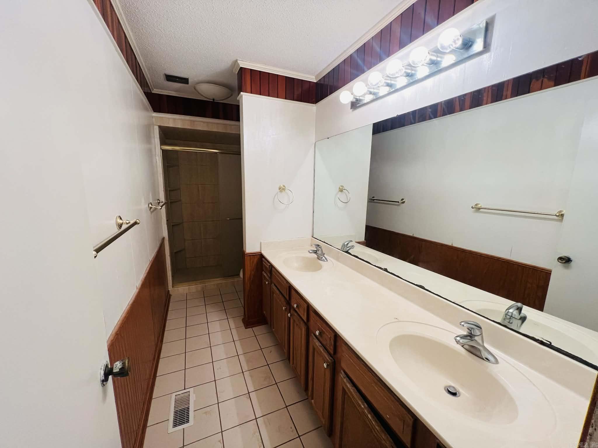 FOXWOOD J - Residential