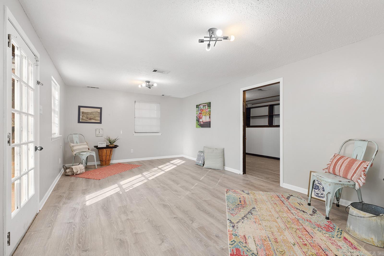 LAKEWOOD NE - Residential