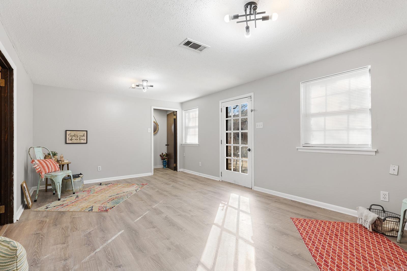 LAKEWOOD NE - Residential