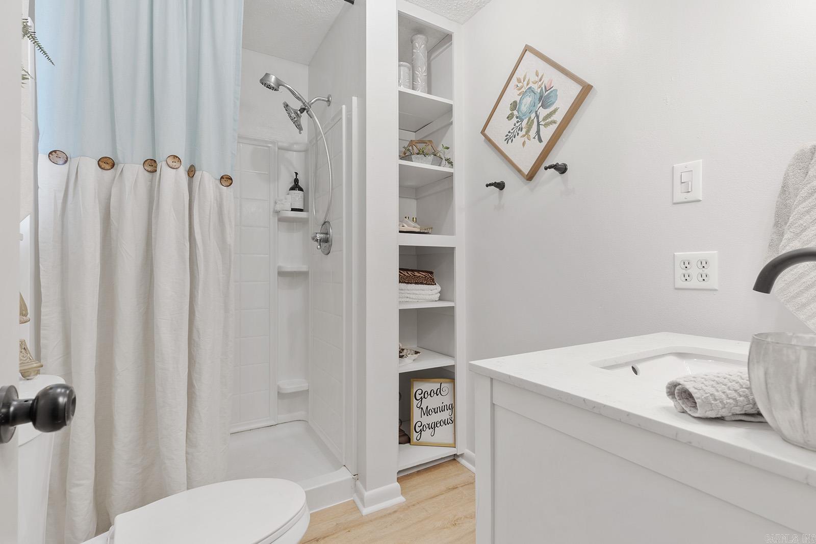 LAKEWOOD NE - Residential