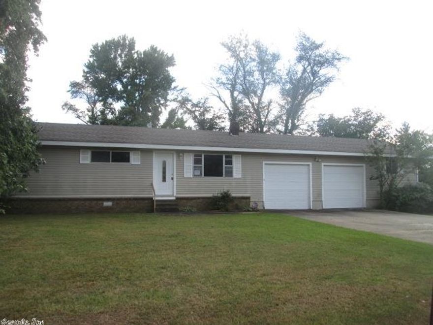 Located off of Hwy 25/ Heber Springs Road on the corner of New and Sunnybrook road. One story home vinyl siding home with two car garage. Tile floors in kitchen/dining room combination. Three bedroom and two bath. Storm shelter in backyard. Log on www.hudhomestore.com to submit offers and www.mmrem.com for management information. HUD case # 031-347996 sold "AS IS"