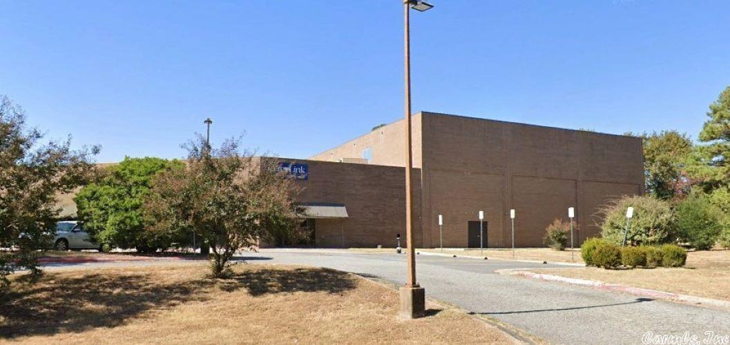 Beautiful commercial building on 1.74+/- acres, located at 12th and S Cleveland in Little Rock, AR