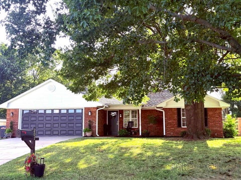 Photo of 207 Willow Way WAY, Clarksville, AR 72830 (MLS # 26029257)