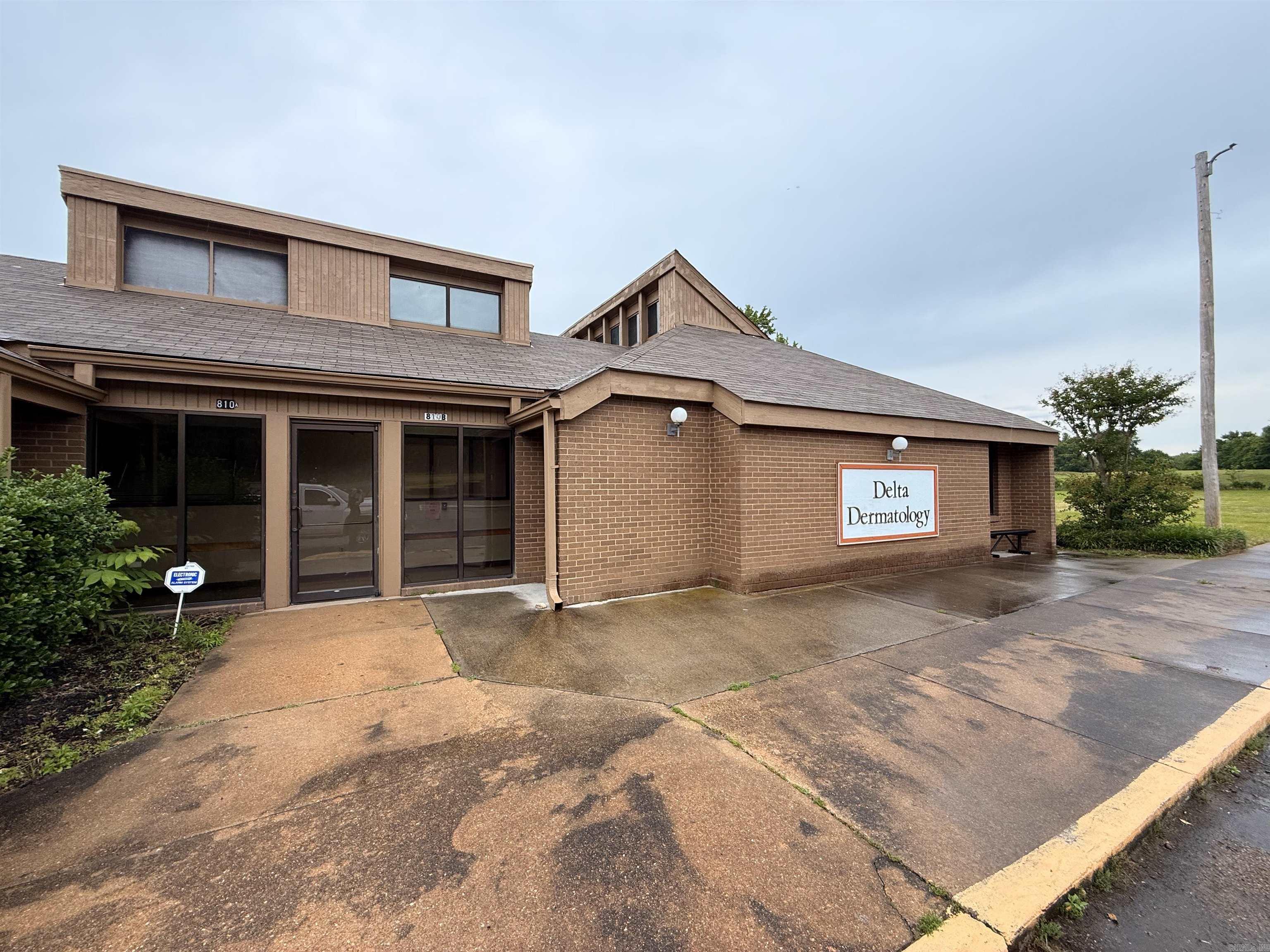 This well-maintained brick office/medical building, built in 1990, offers a professional and welcoming environment. Inside, you’ll find attractive offices with vinyl flooring throughout. The property also features a large, open parking lot—making access easy and convenient for staff and visitors alike. If you’re interested in touring the space or would like more information, please don’t hesitate to contact the listing agent.