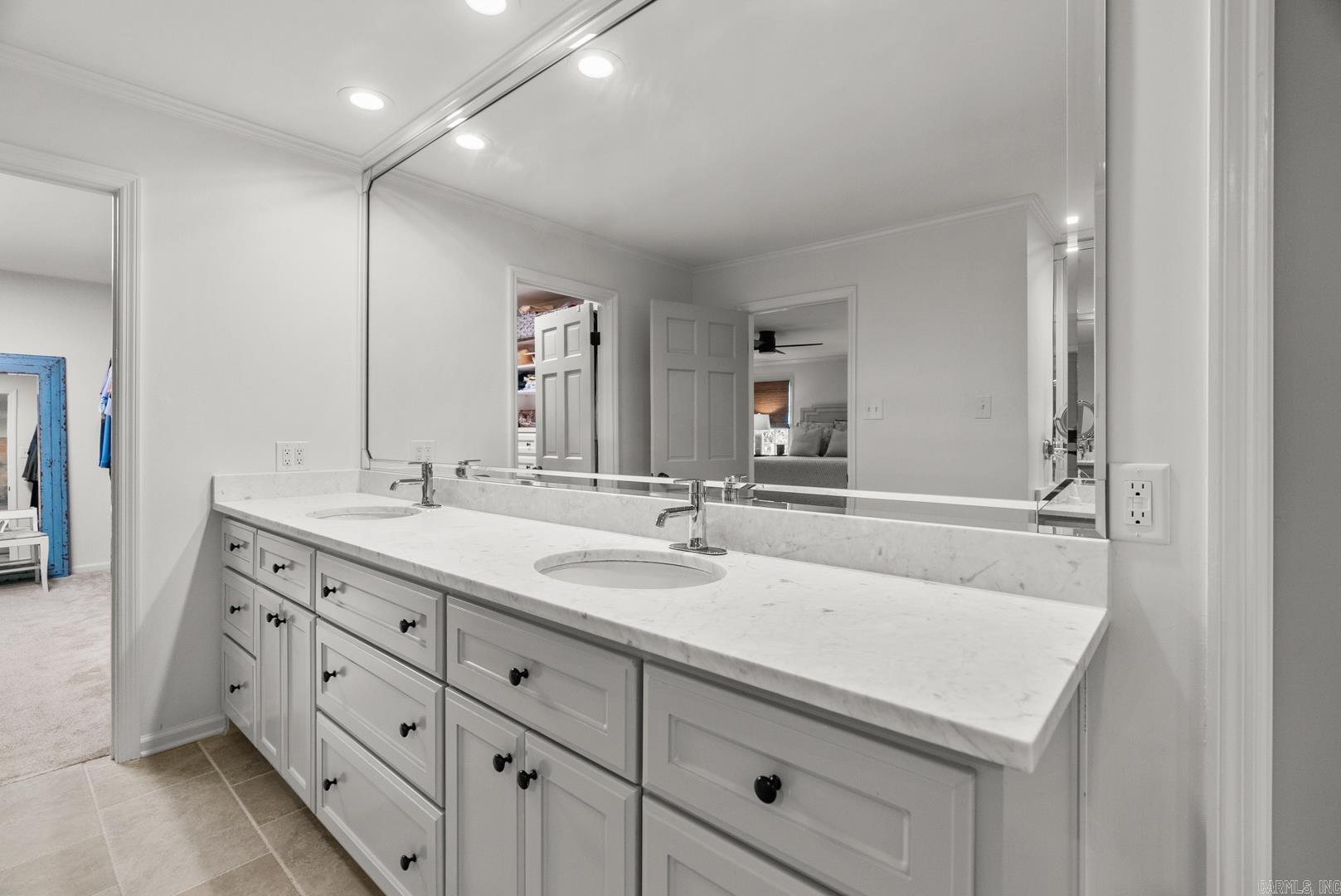 RIVERVIEW MANOR - Residential