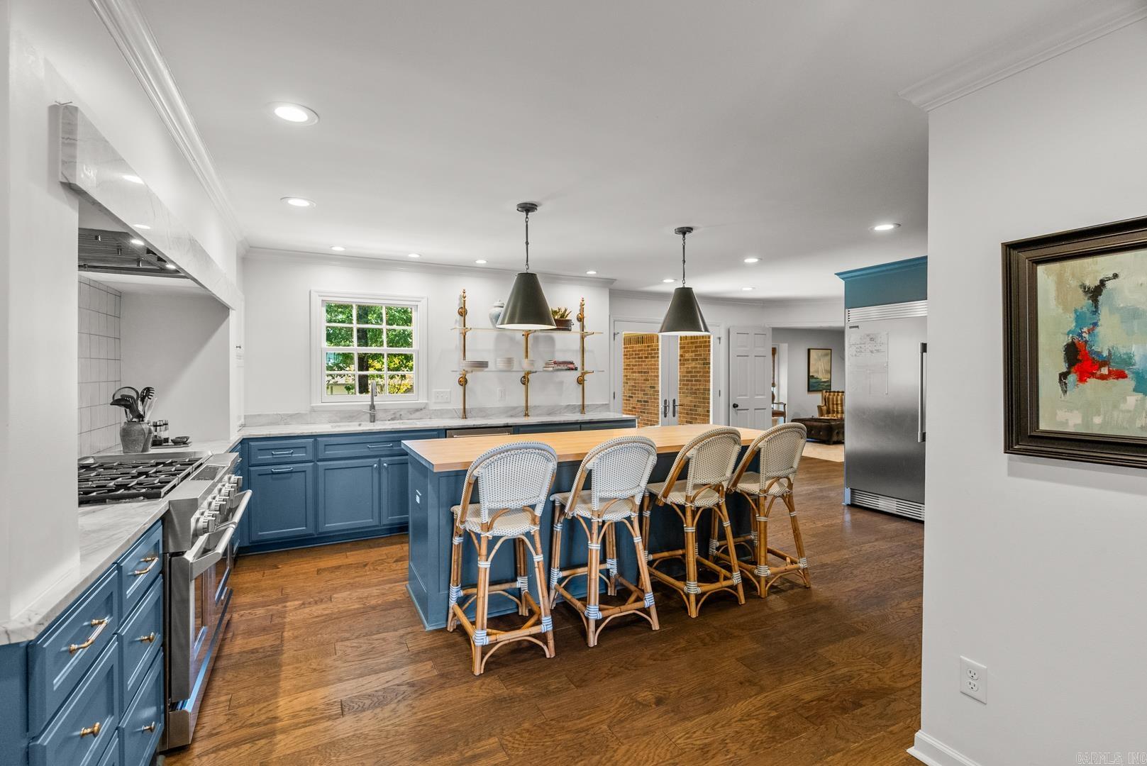 RIVERVIEW MANOR - Residential