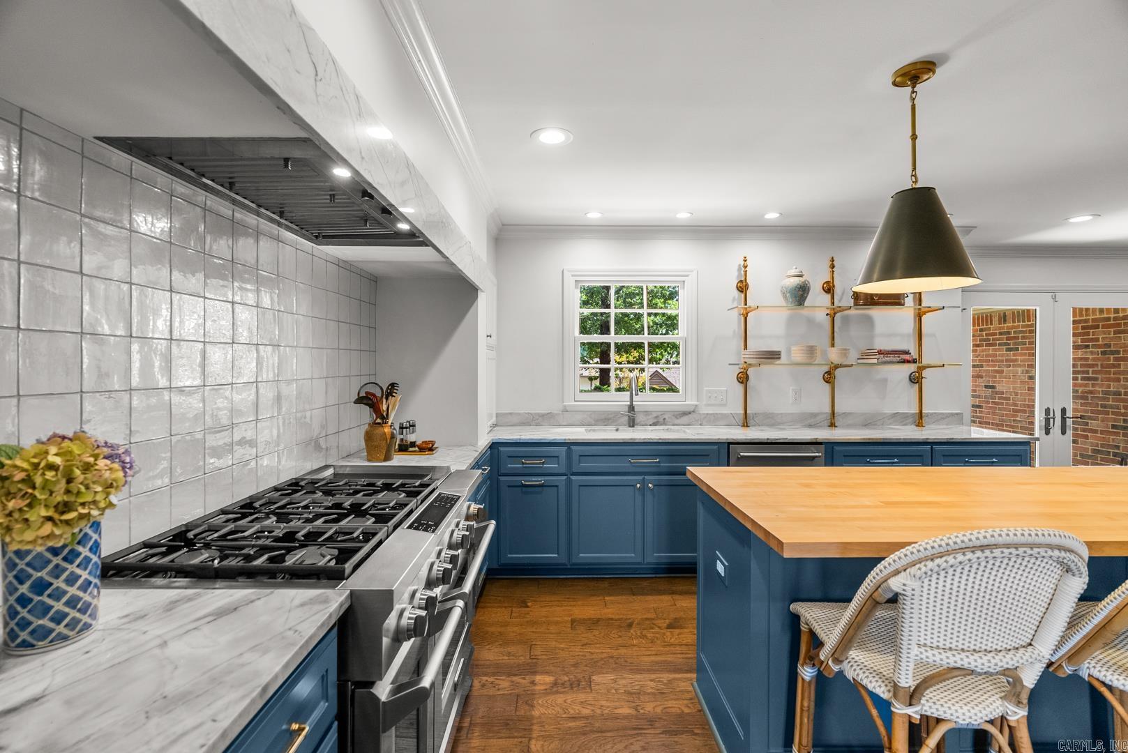 RIVERVIEW MANOR - Residential