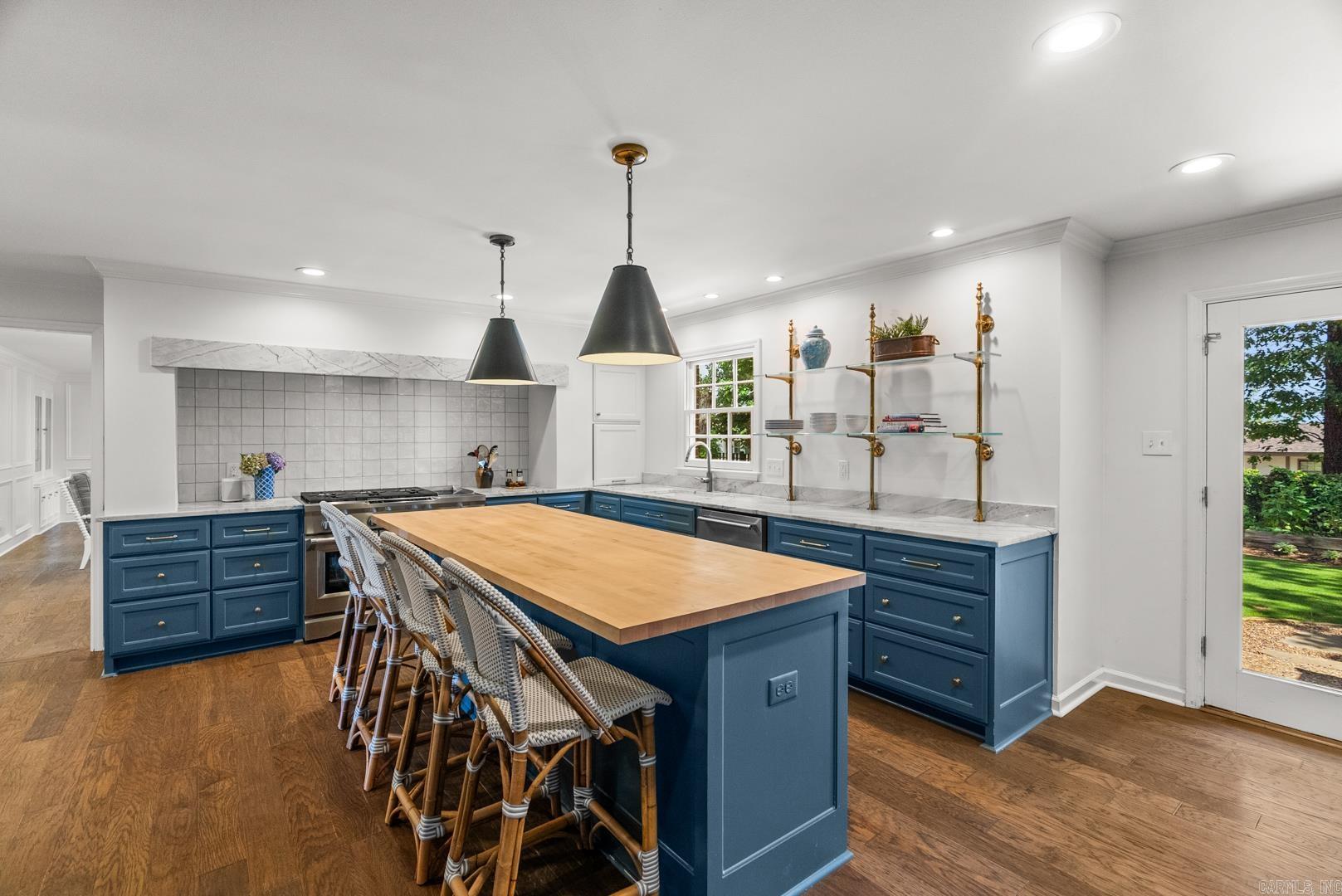 RIVERVIEW MANOR - Residential