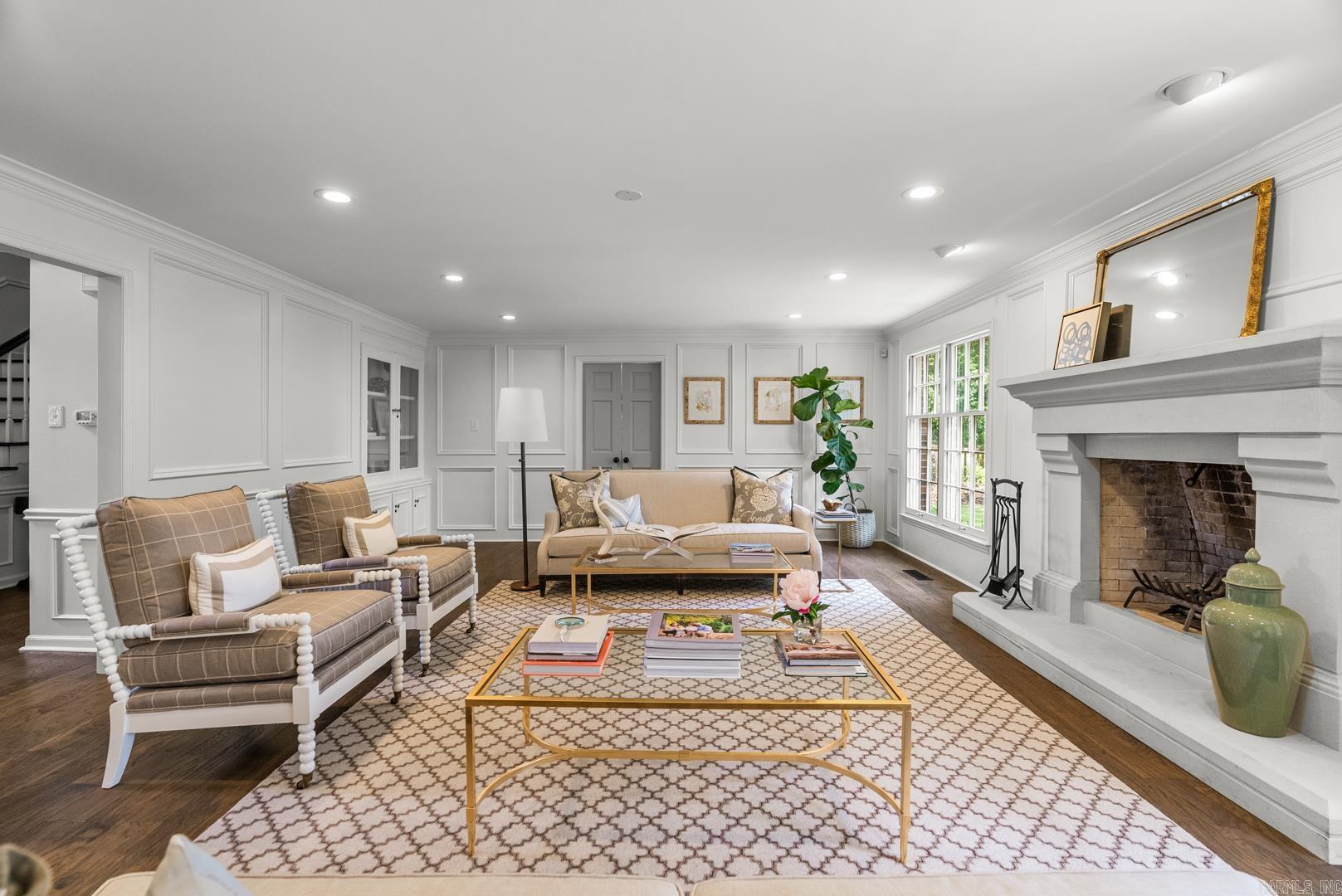 RIVERVIEW MANOR - Residential