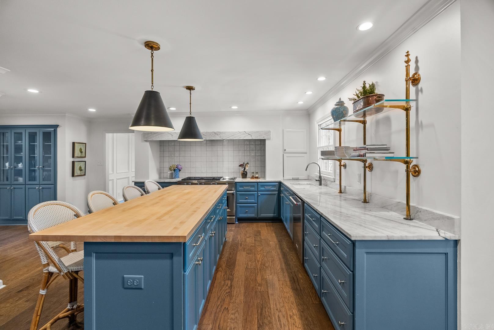 RIVERVIEW MANOR - Residential