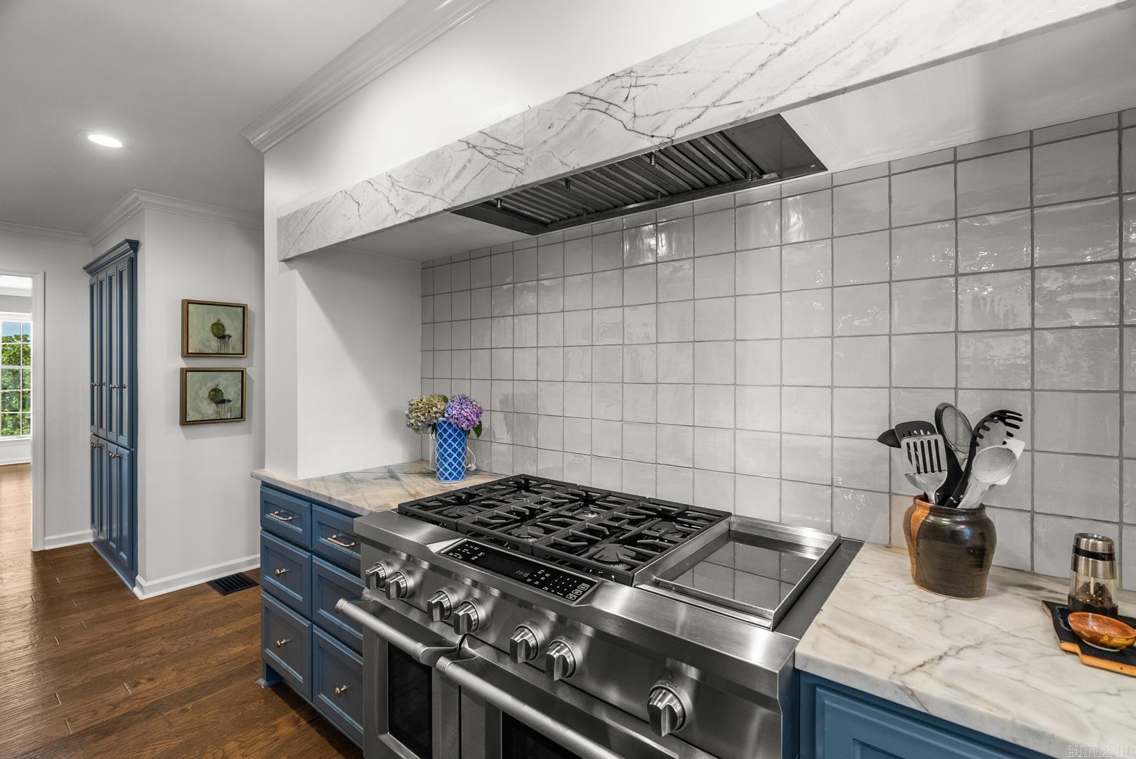 RIVERVIEW MANOR - Residential