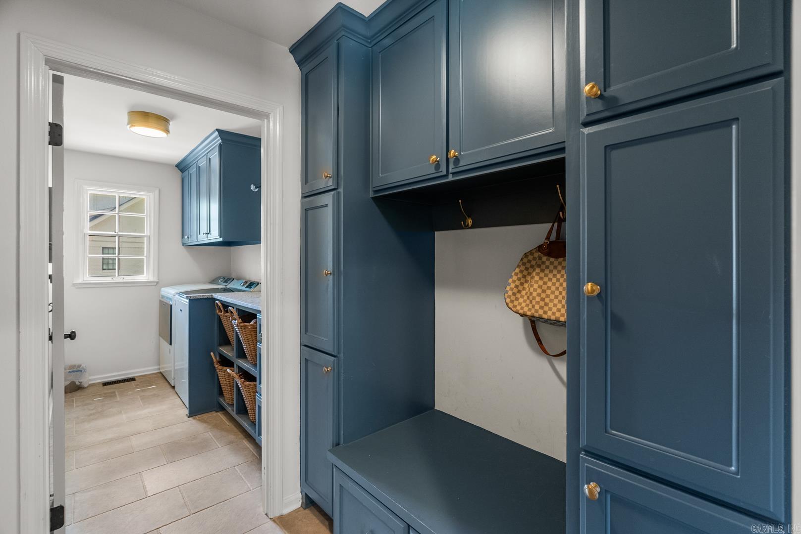 RIVERVIEW MANOR - Residential