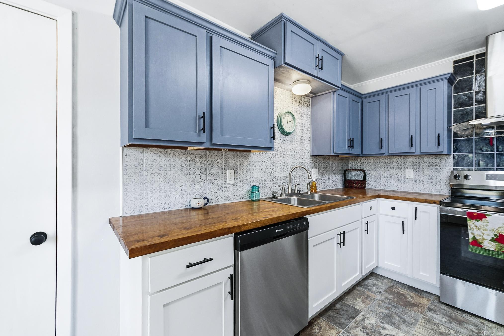 SUNNYVALE ACRES - Residential