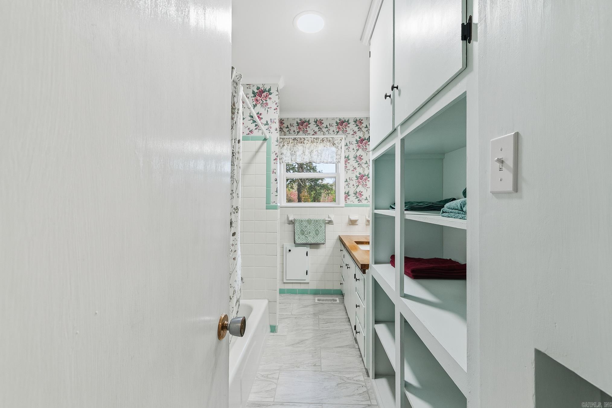 SUNNYVALE ACRES - Residential