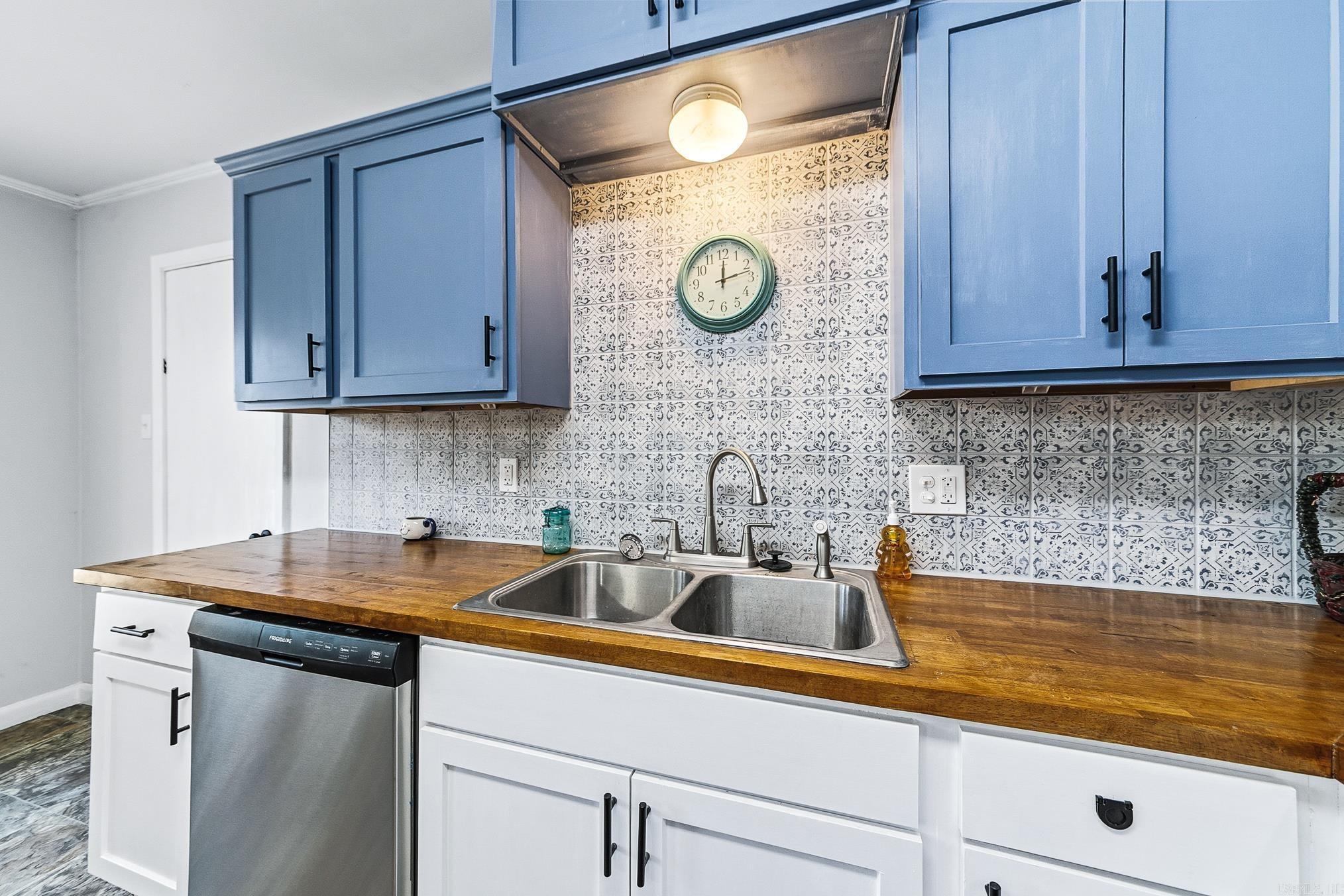 SUNNYVALE ACRES - Residential