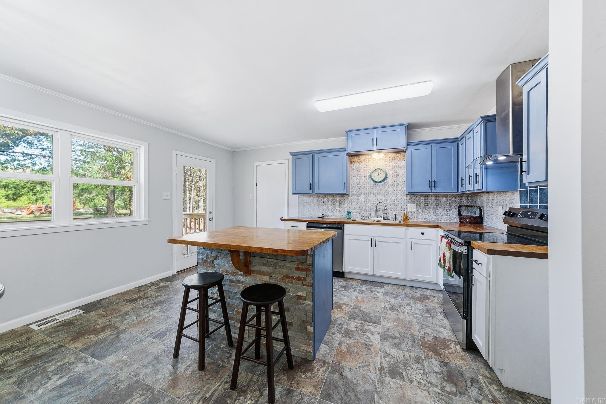 SUNNYVALE ACRES - Residential