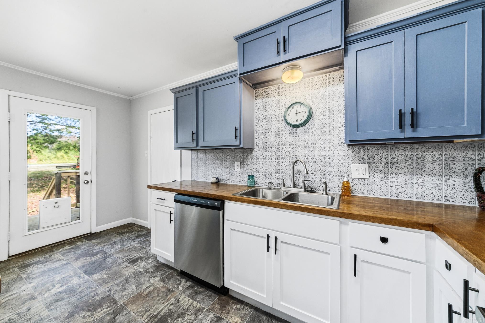 SUNNYVALE ACRES - Residential