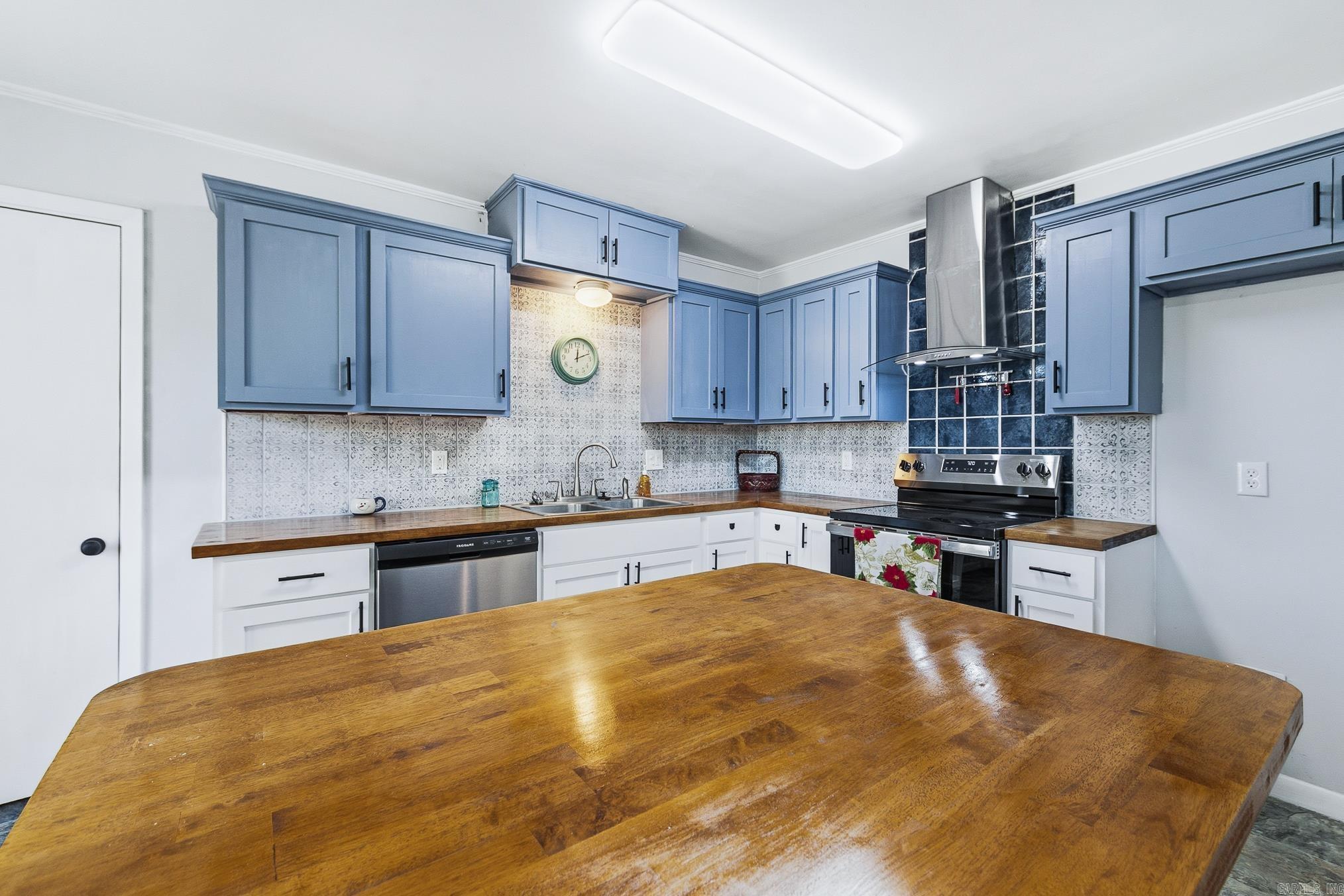 SUNNYVALE ACRES - Residential