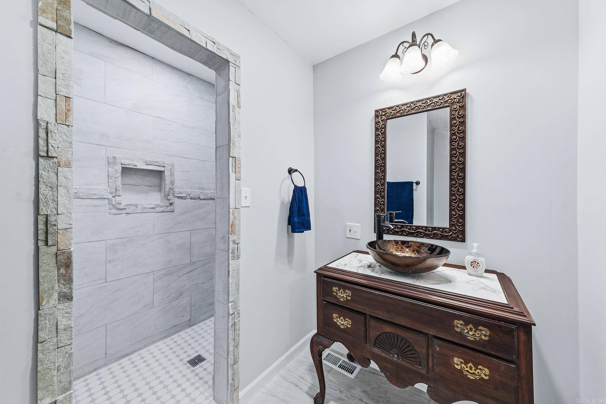 SUNNYVALE ACRES - Residential