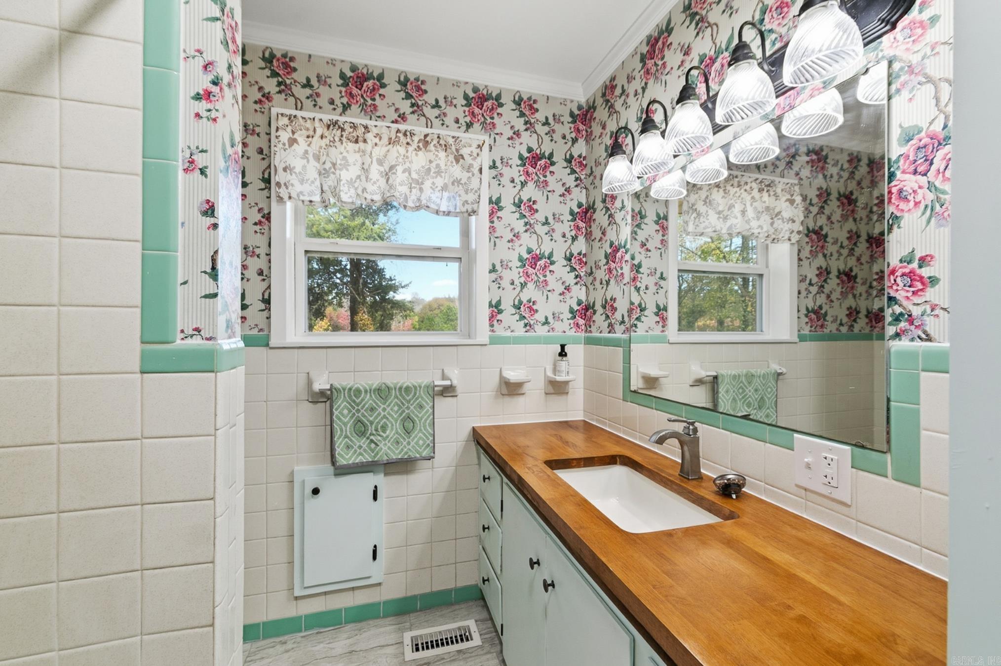 SUNNYVALE ACRES - Residential