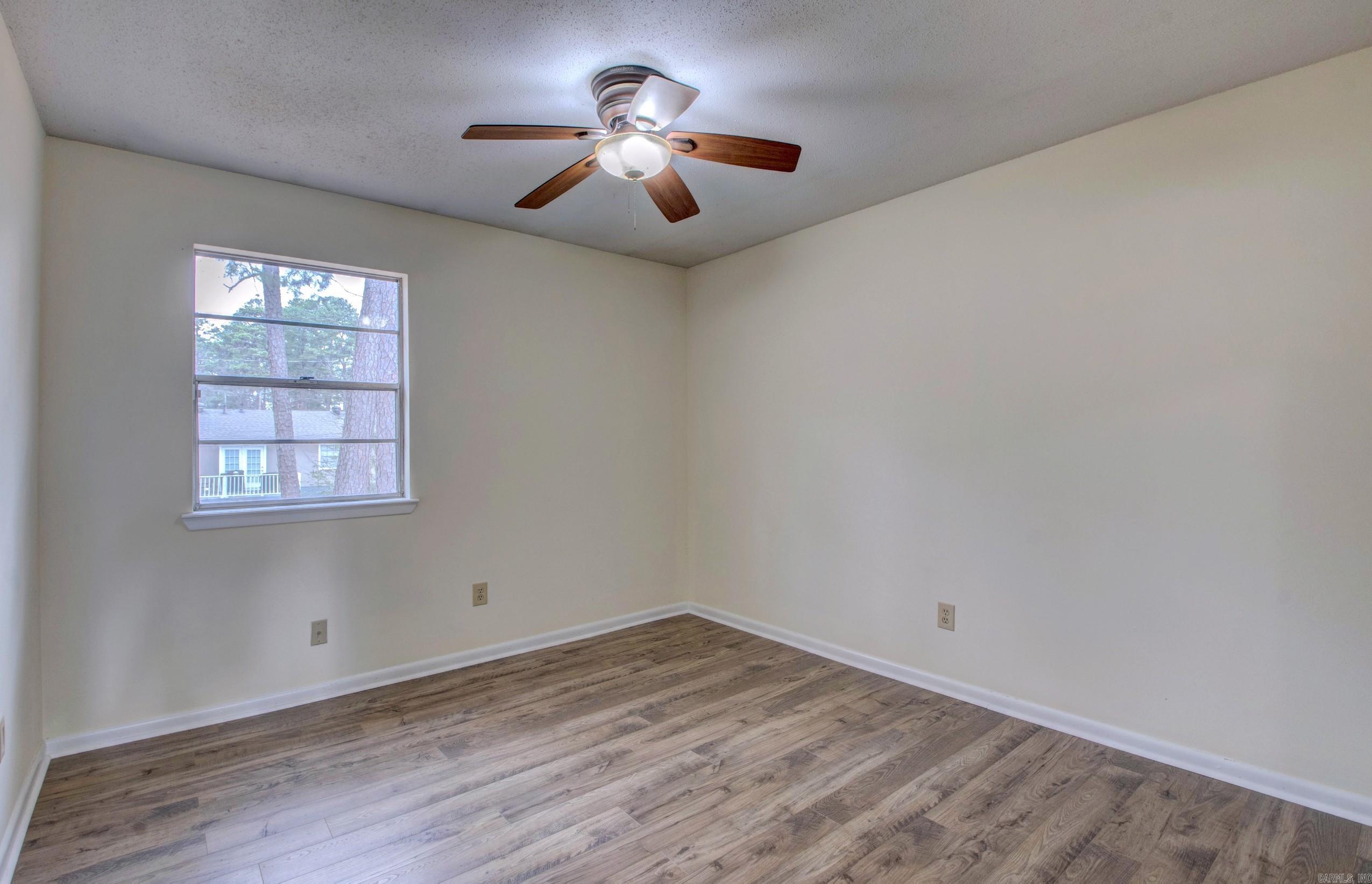 TWIN LAKES - Residential