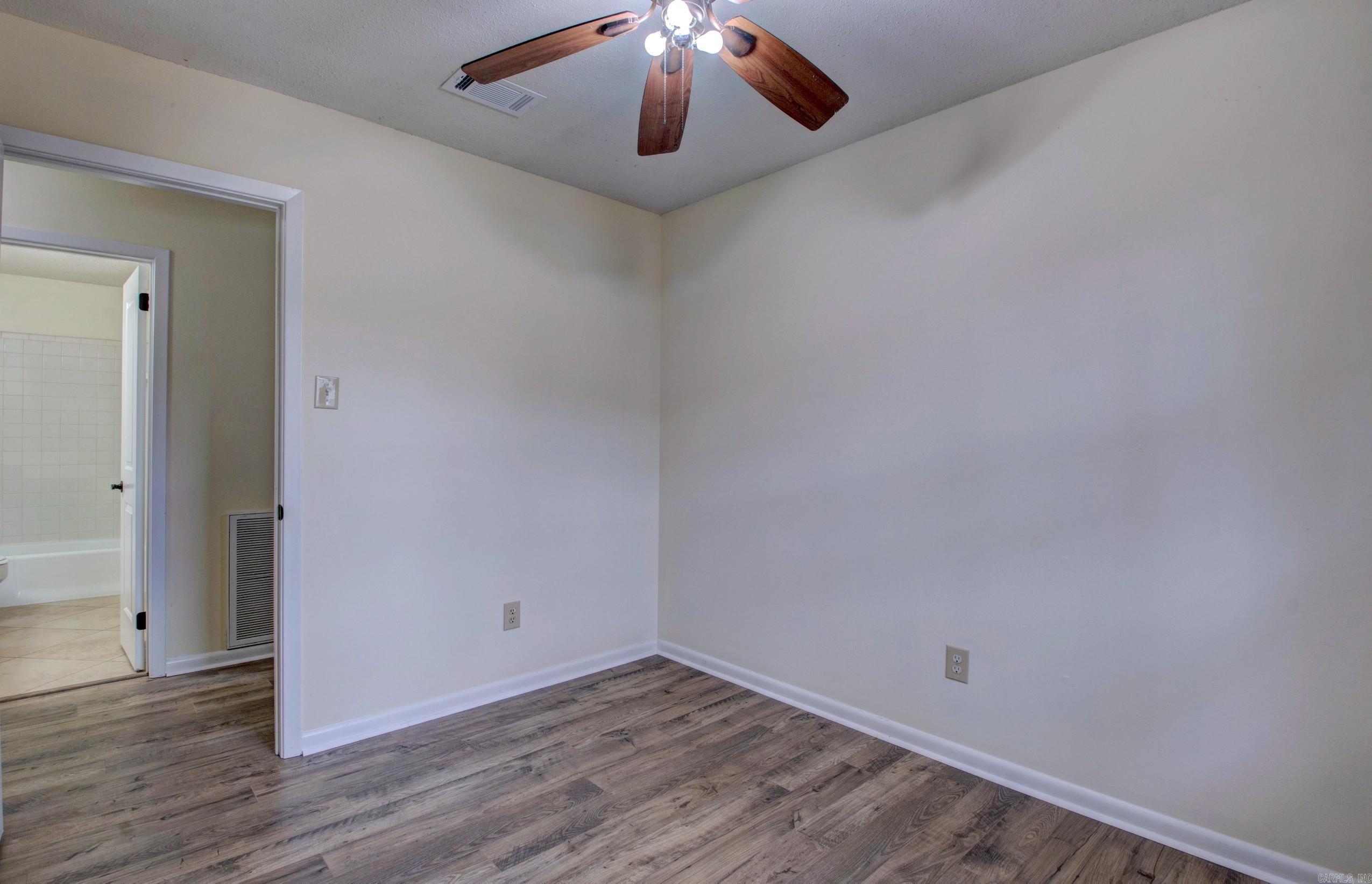 TWIN LAKES - Residential