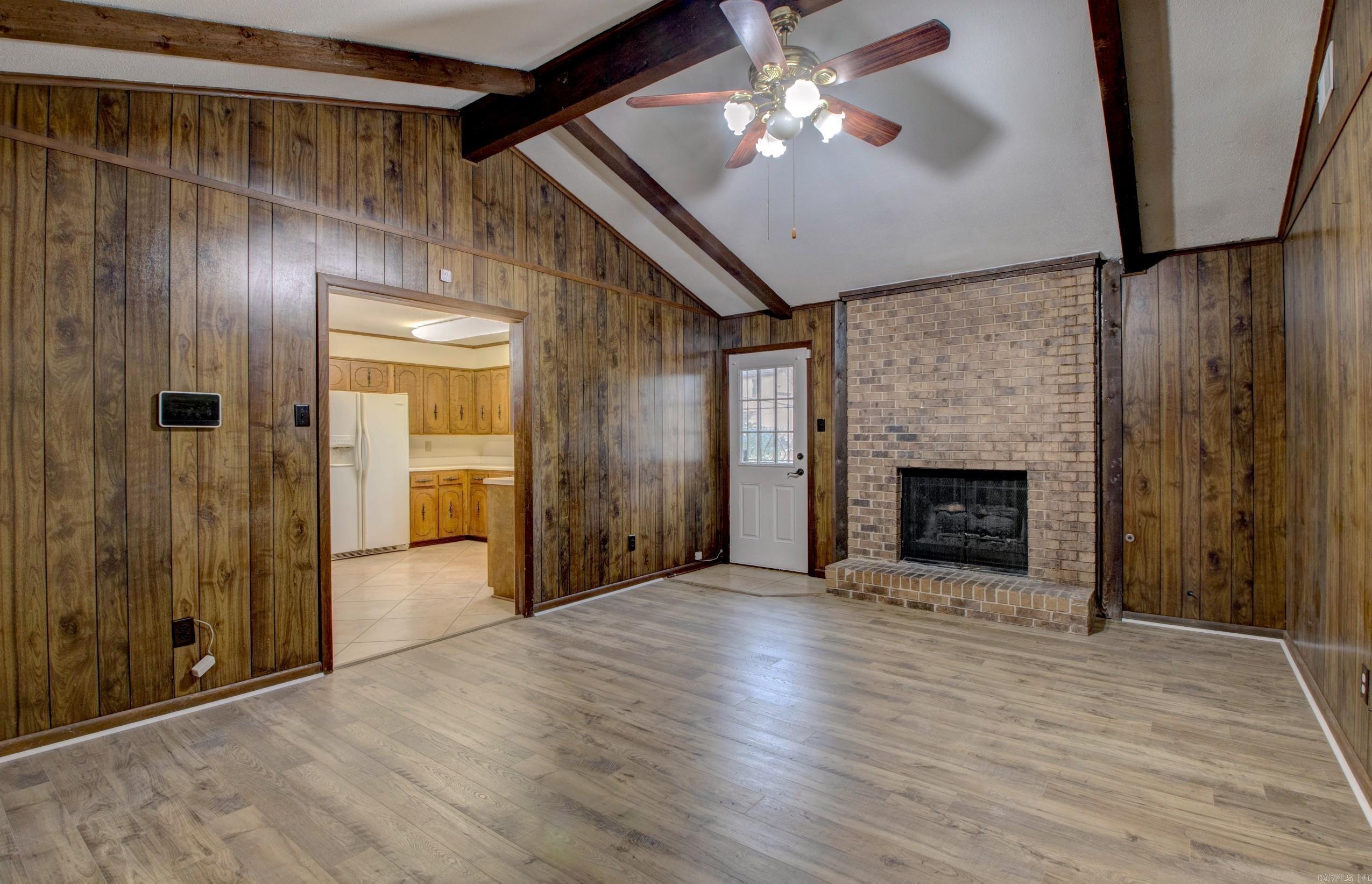 TWIN LAKES - Residential