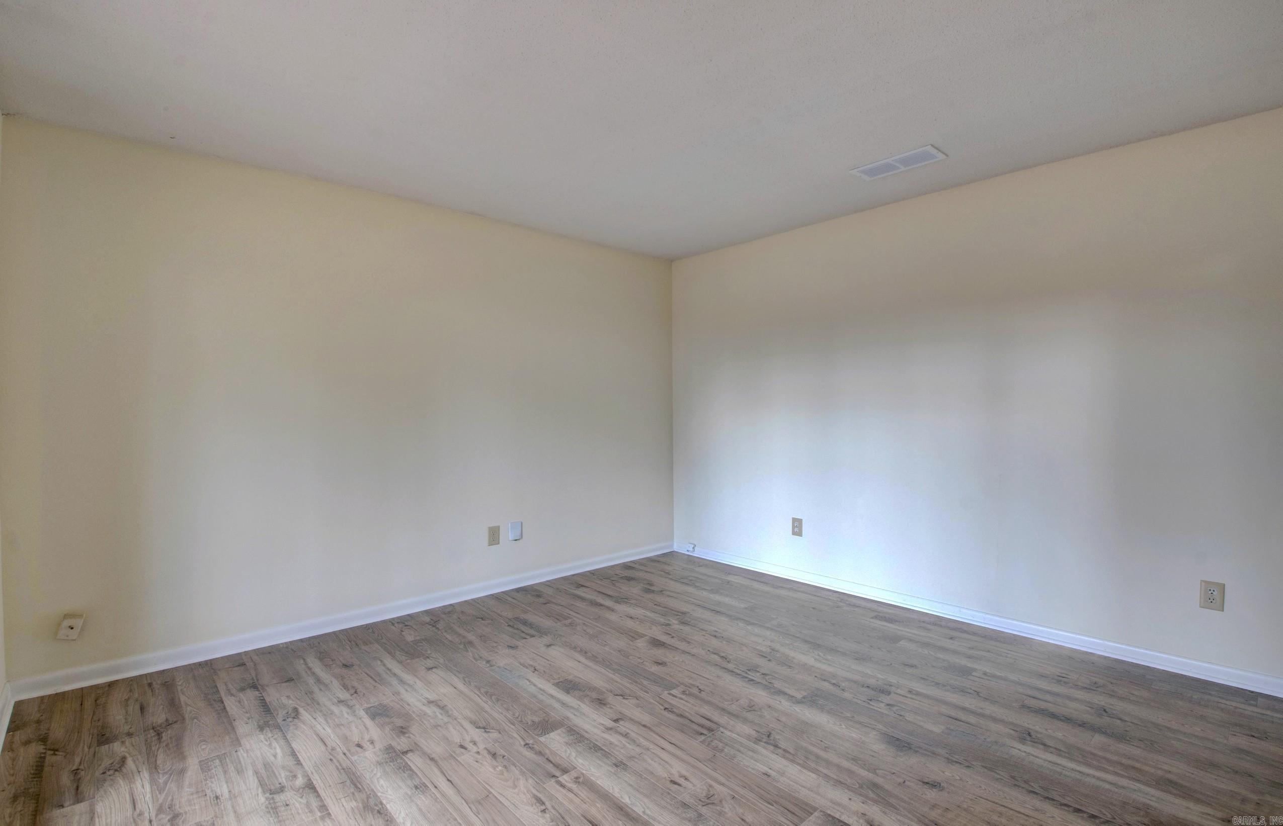 TWIN LAKES - Residential