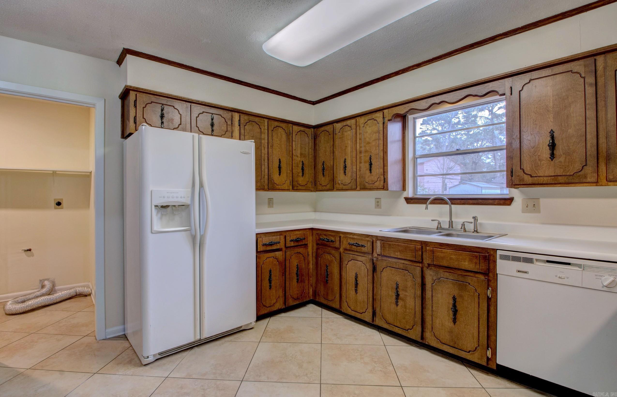 TWIN LAKES - Residential