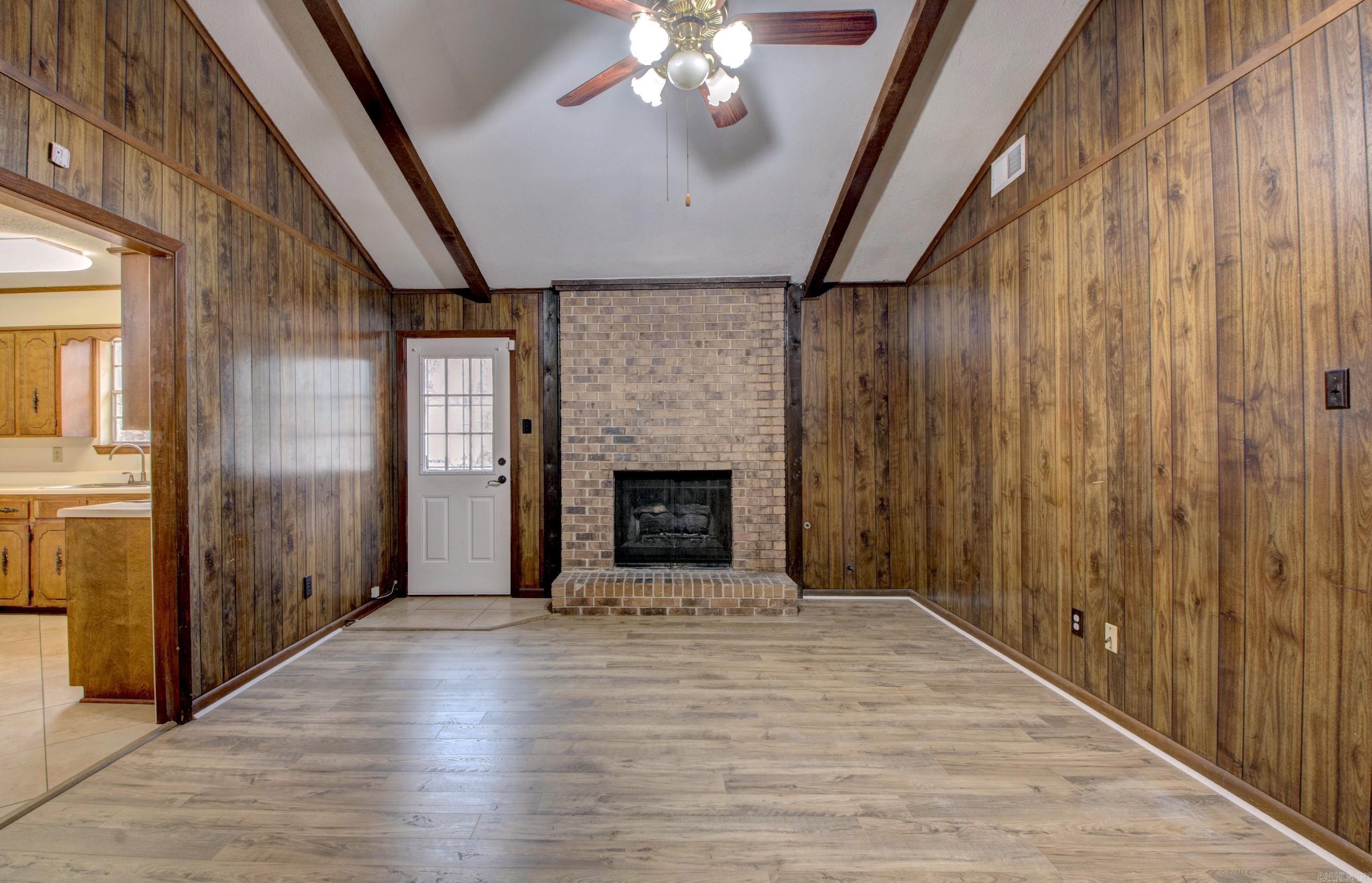 TWIN LAKES - Residential