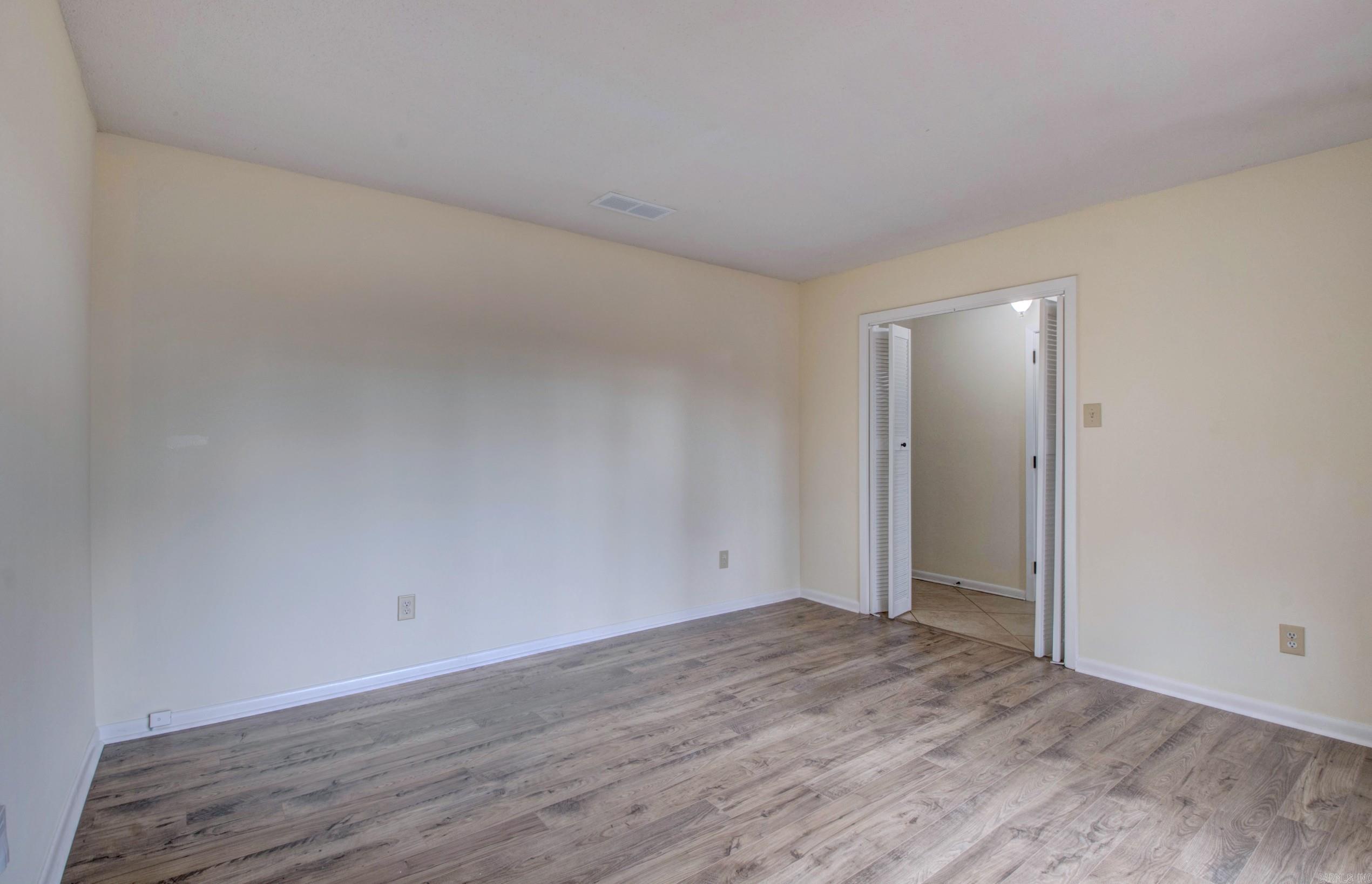 TWIN LAKES - Residential