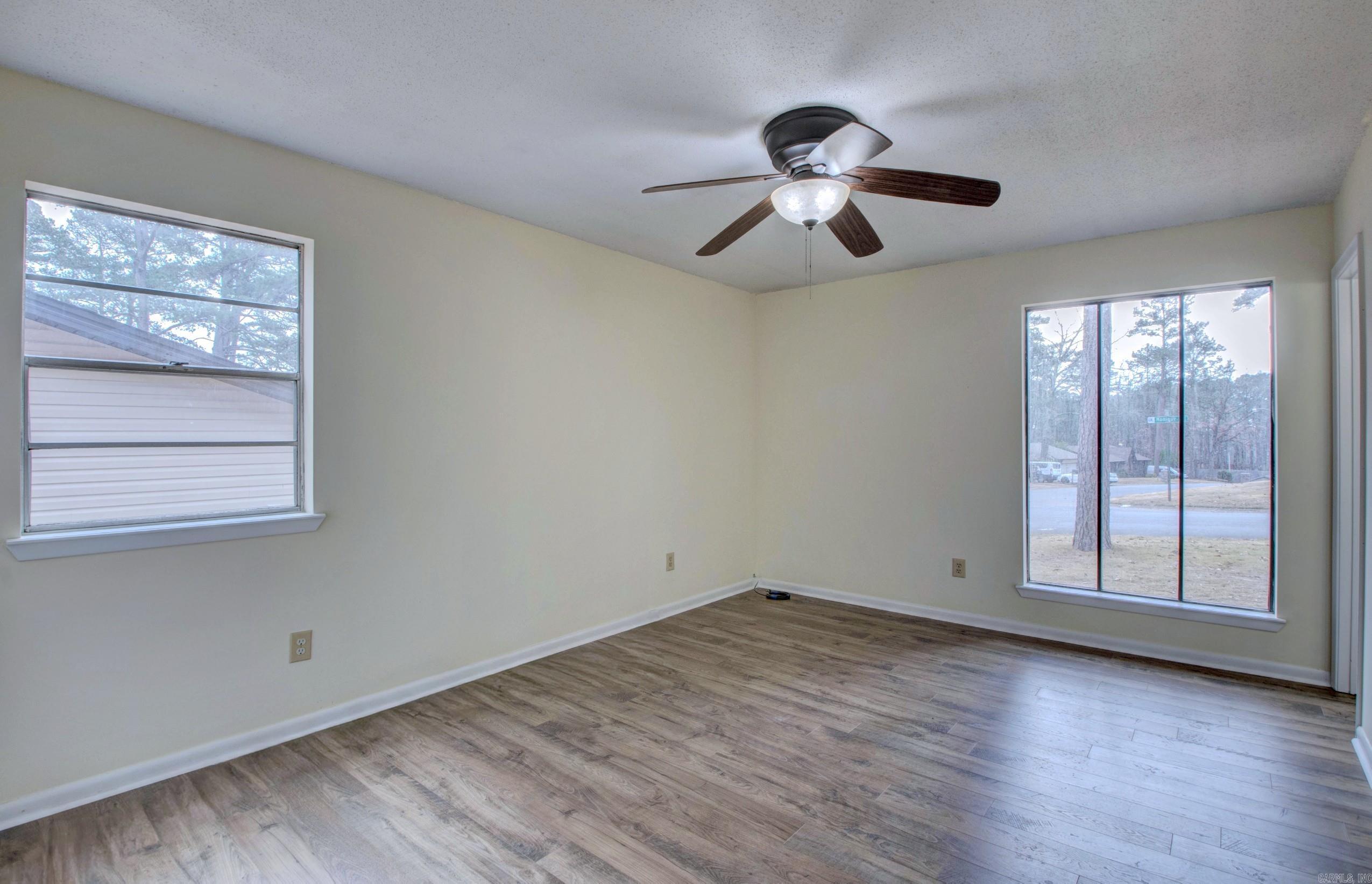 TWIN LAKES - Residential