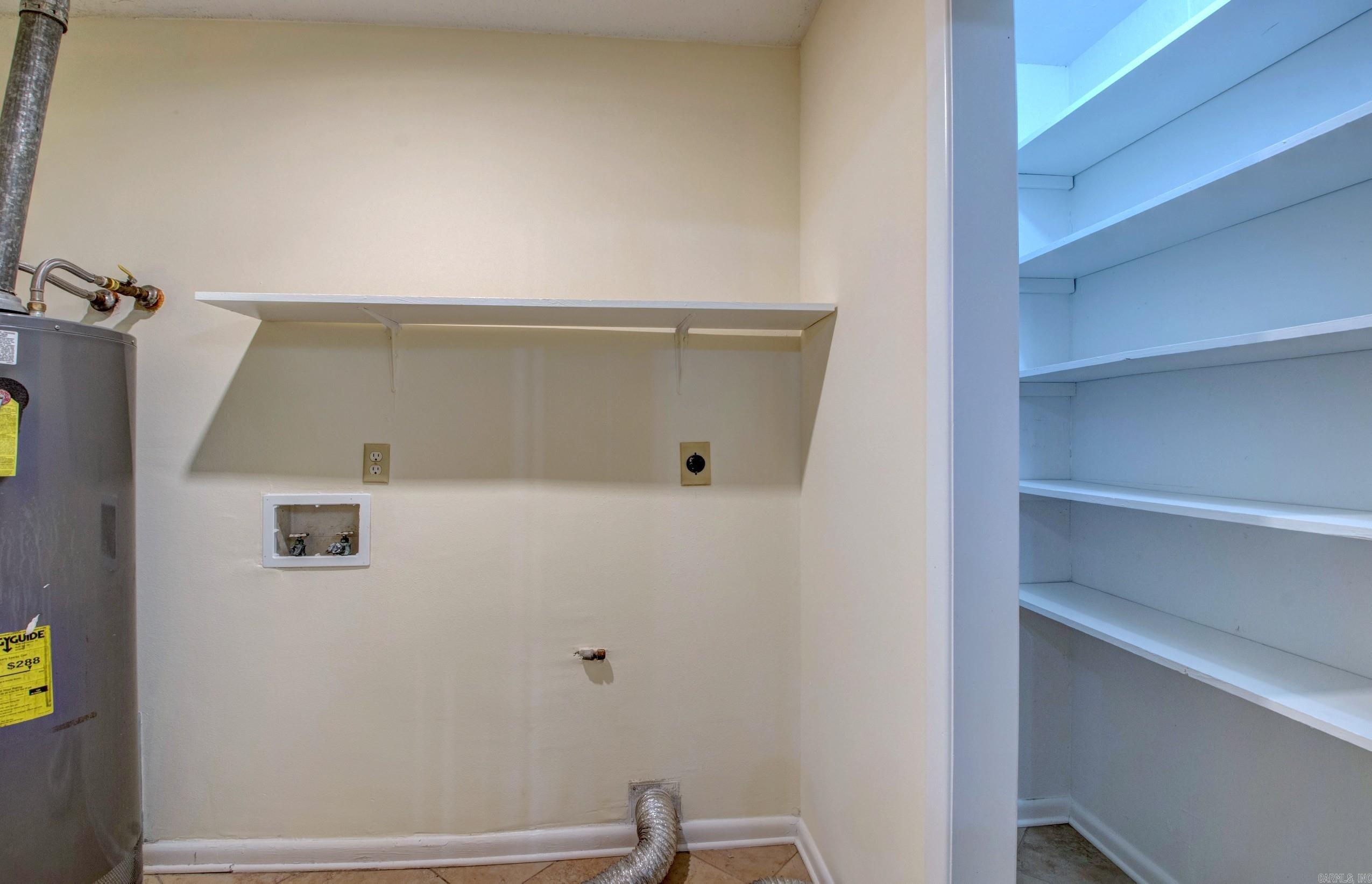 TWIN LAKES - Residential