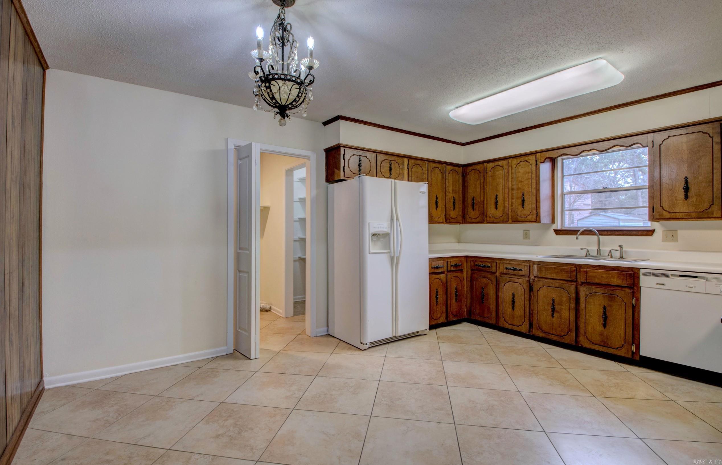 TWIN LAKES - Residential