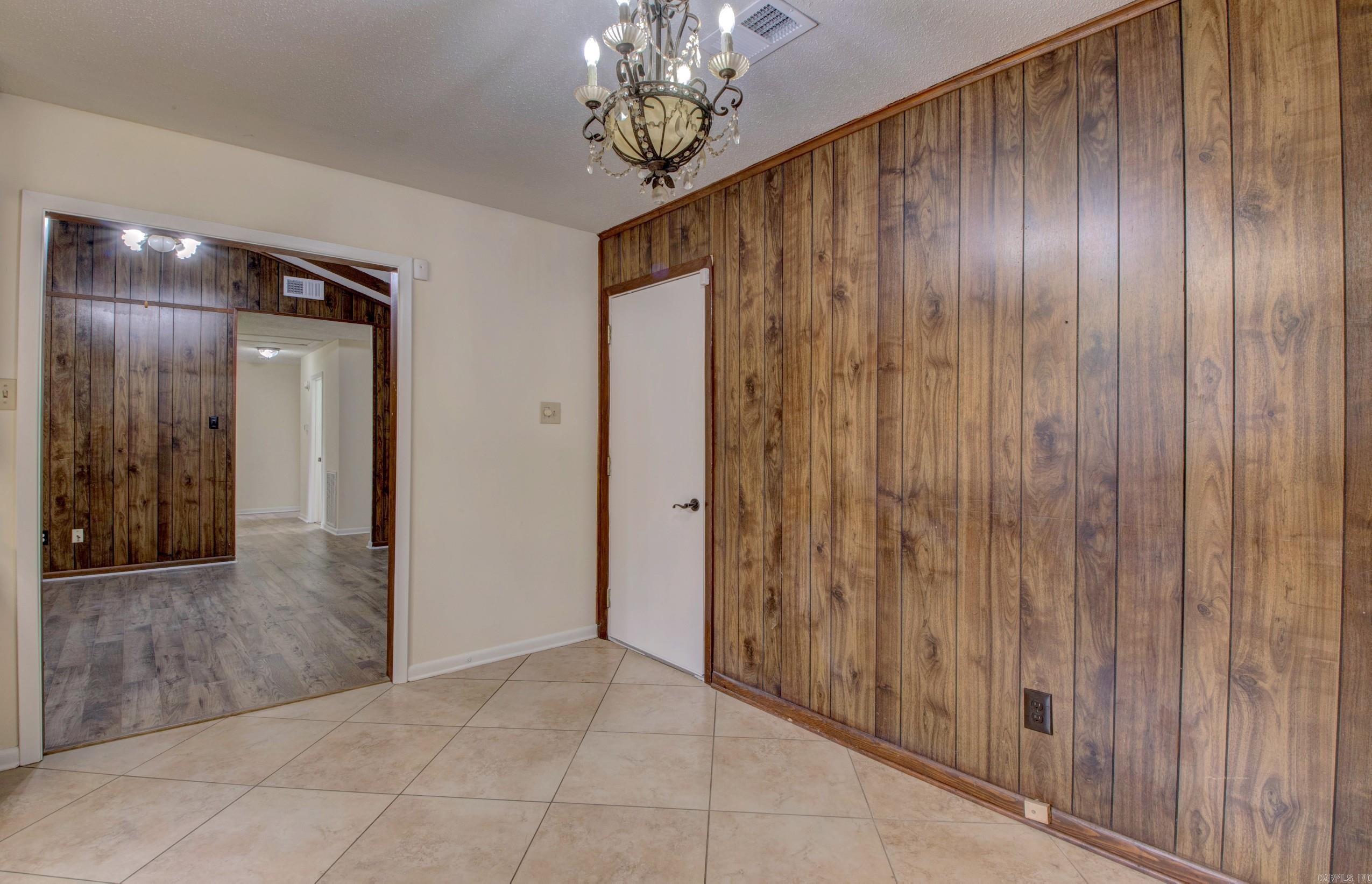 TWIN LAKES - Residential