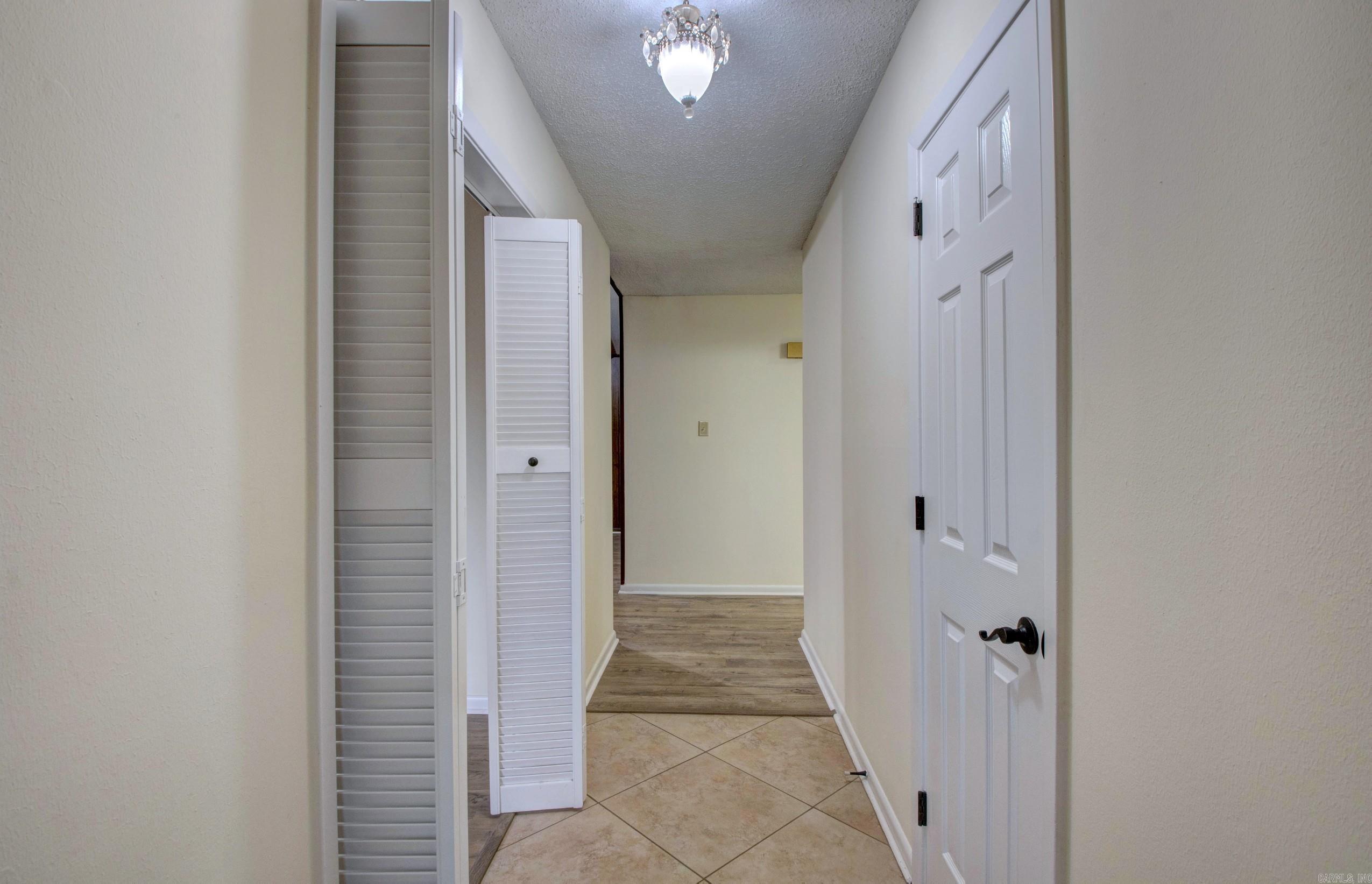 TWIN LAKES - Residential