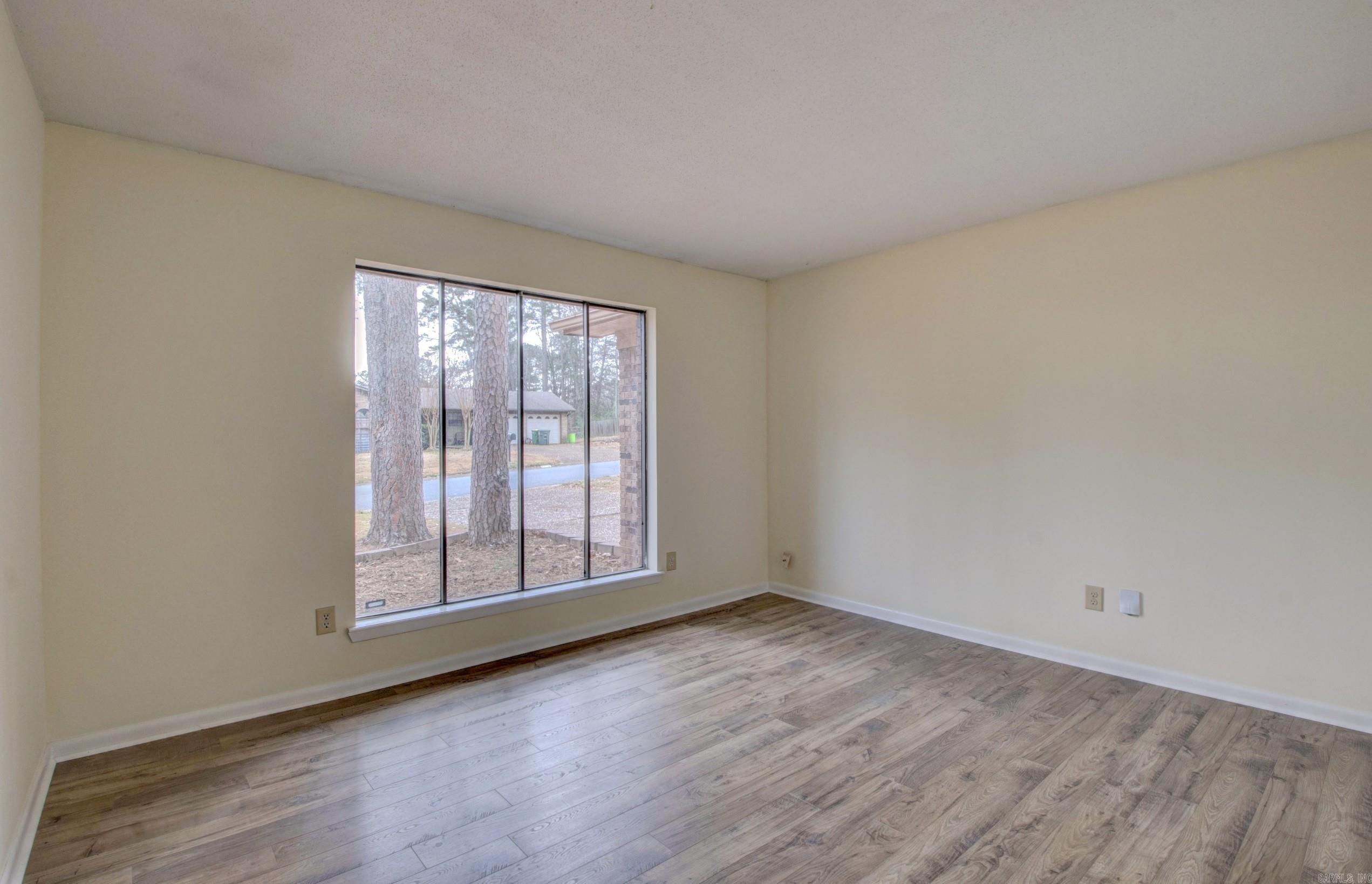 TWIN LAKES - Residential