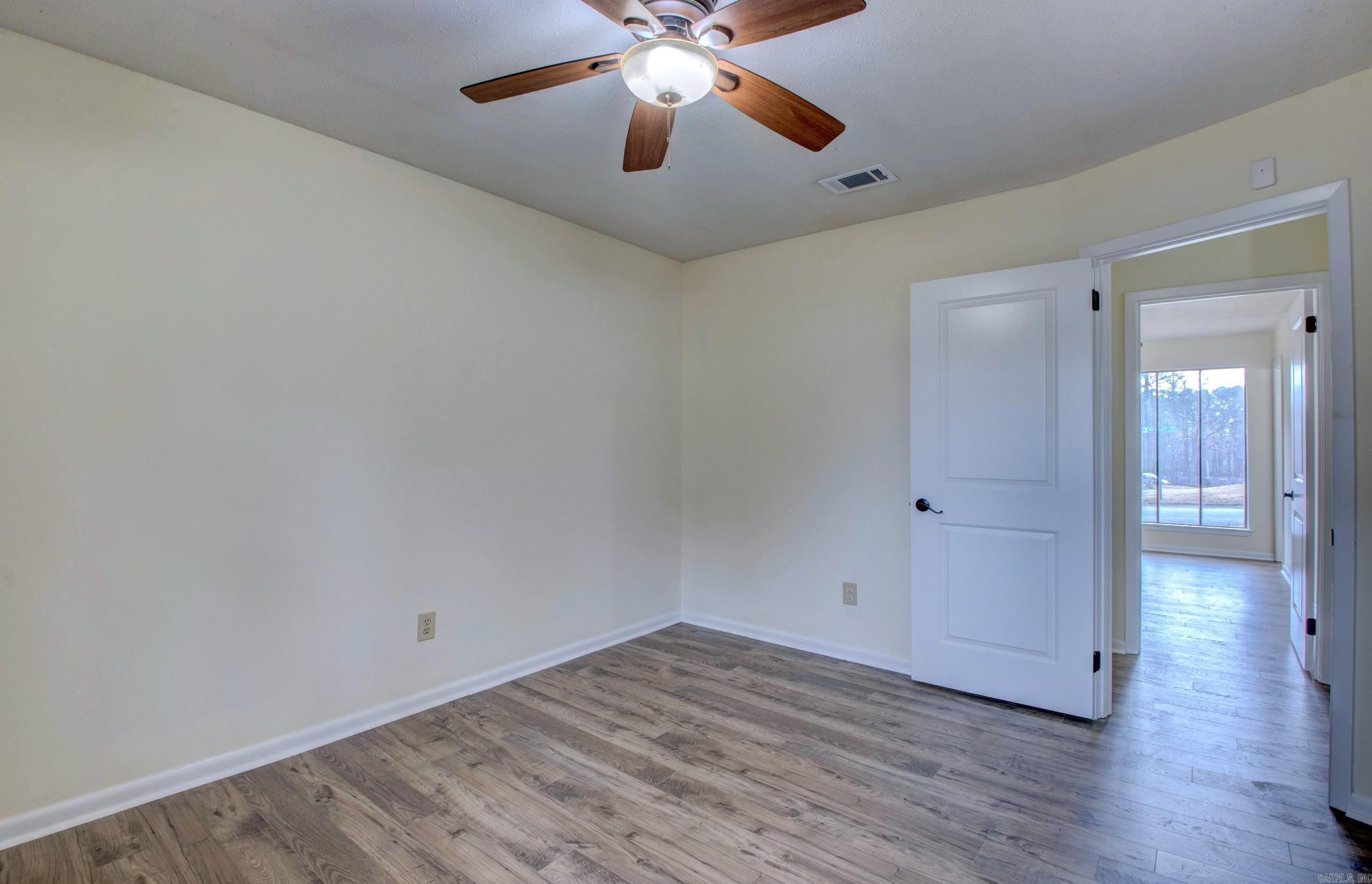 TWIN LAKES - Residential