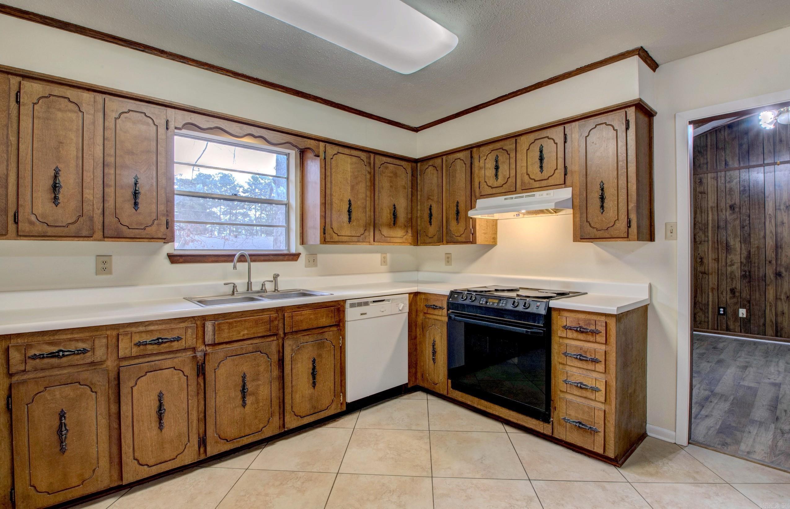 TWIN LAKES - Residential