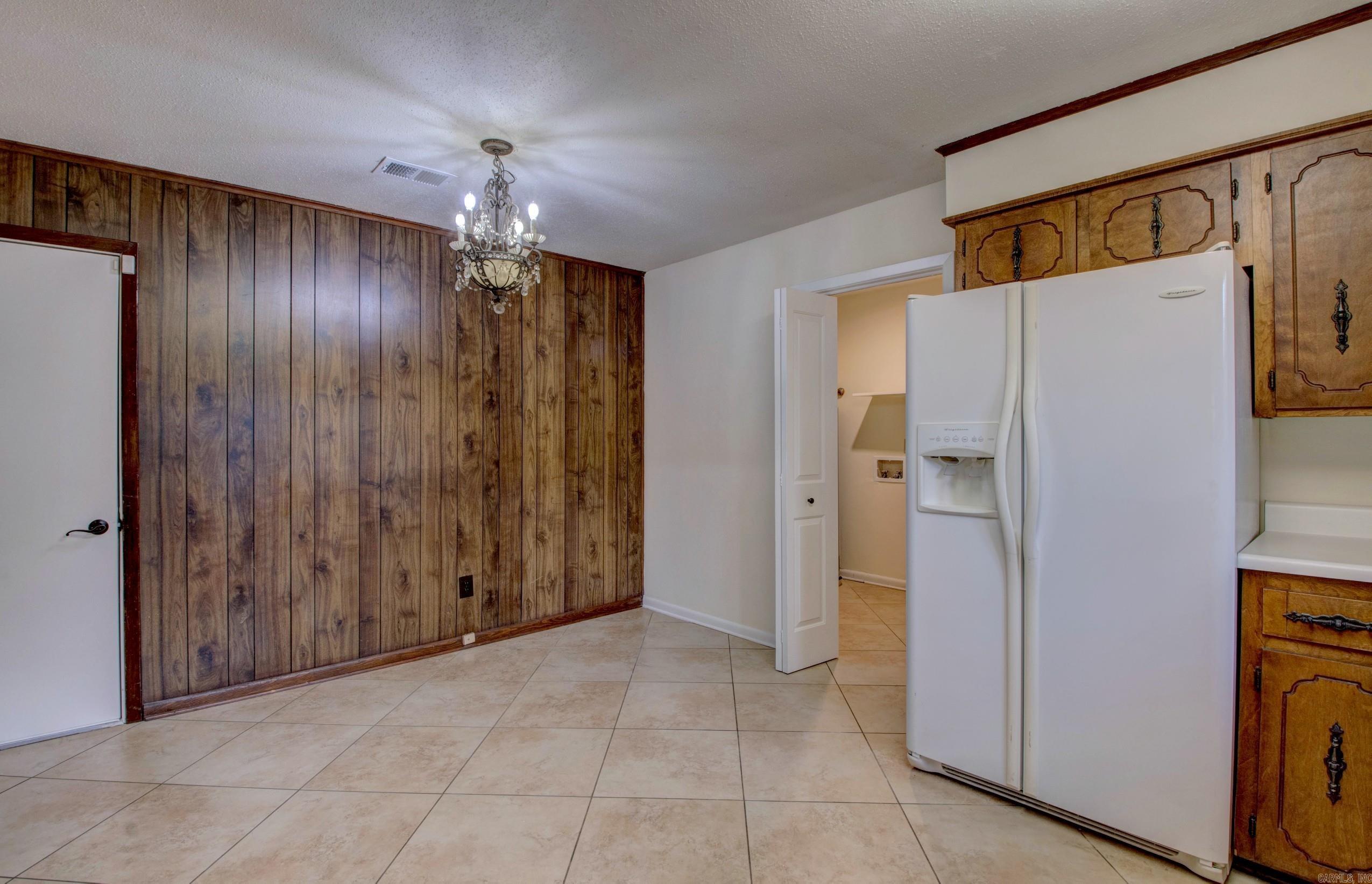 TWIN LAKES - Residential