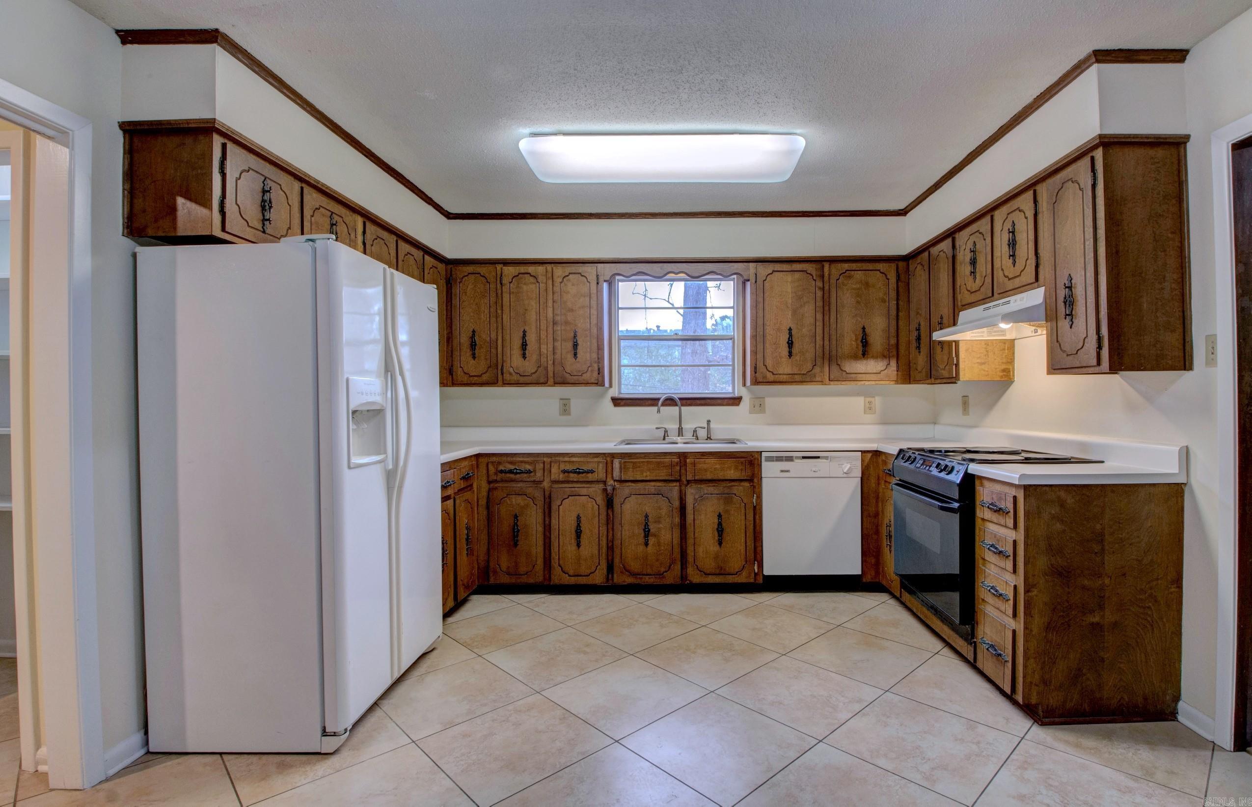 TWIN LAKES - Residential